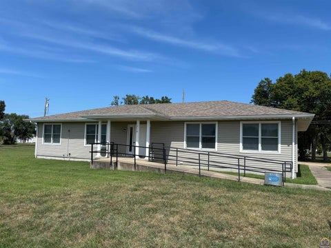 Photo of 1310 Housatonic Street, Burlington, KS 66839 (MLS # 246336)