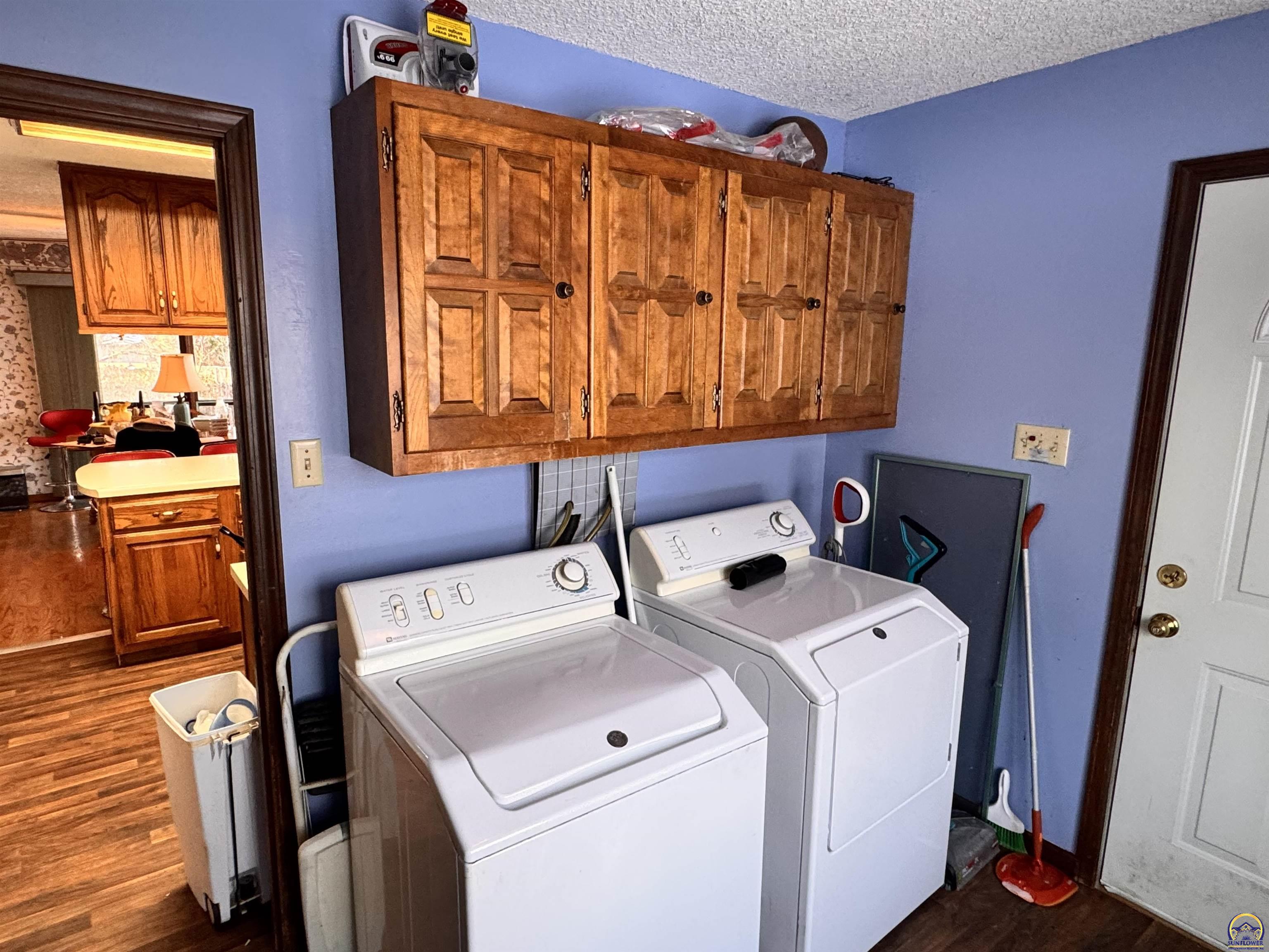 Topeka, Kansas 66611, United States, 5 Bedrooms Bedrooms, ,4 BathroomsBathrooms,Residential,Active,252420