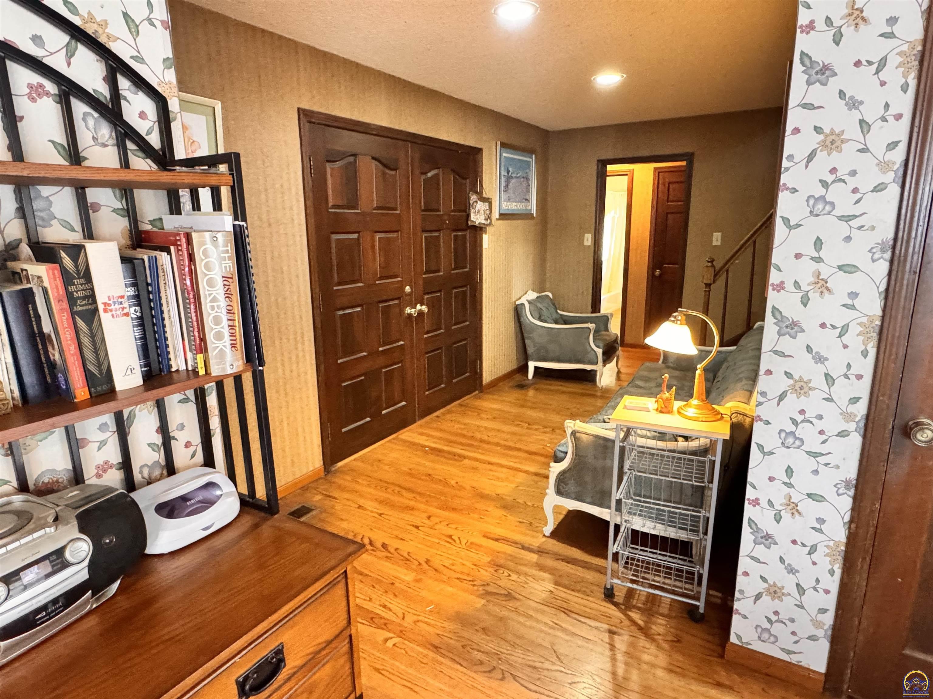 Topeka, Kansas 66611, United States, 5 Bedrooms Bedrooms, ,4 BathroomsBathrooms,Residential,Active,252420