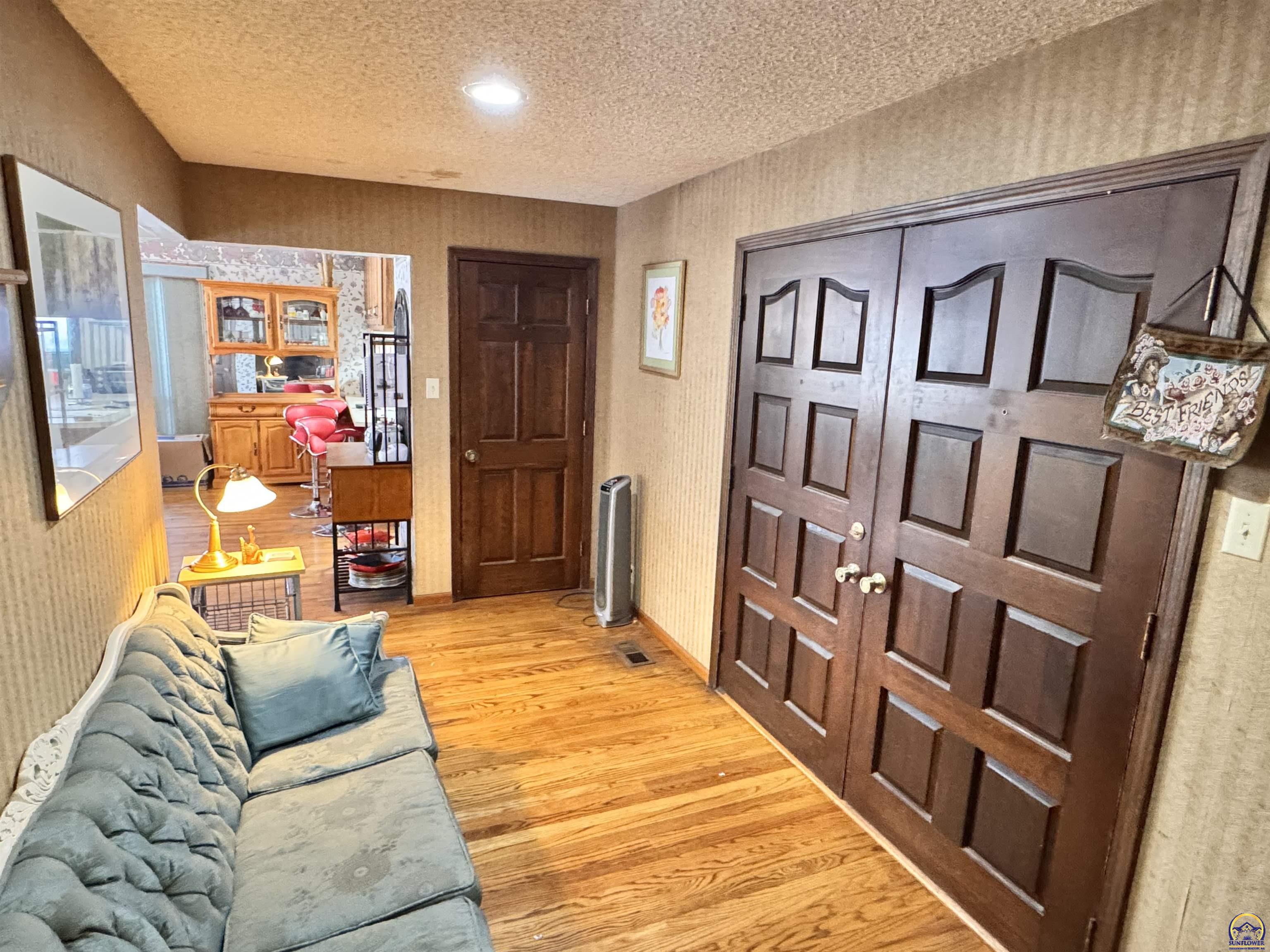 Topeka, Kansas 66611, United States, 5 Bedrooms Bedrooms, ,4 BathroomsBathrooms,Residential,Active,252420