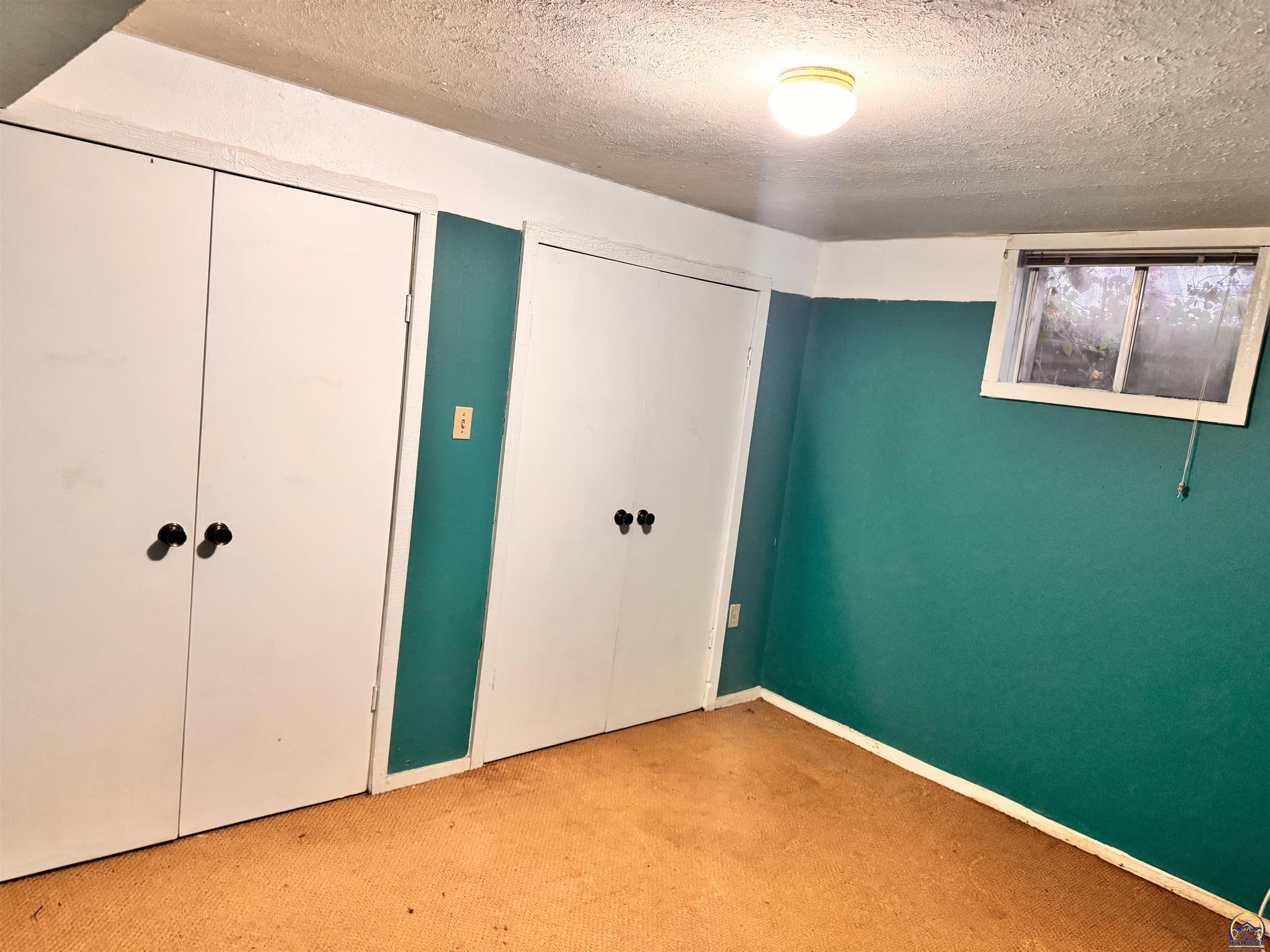 Topeka, Kansas 66611, United States, 5 Bedrooms Bedrooms, ,4 BathroomsBathrooms,Residential,Active,252420