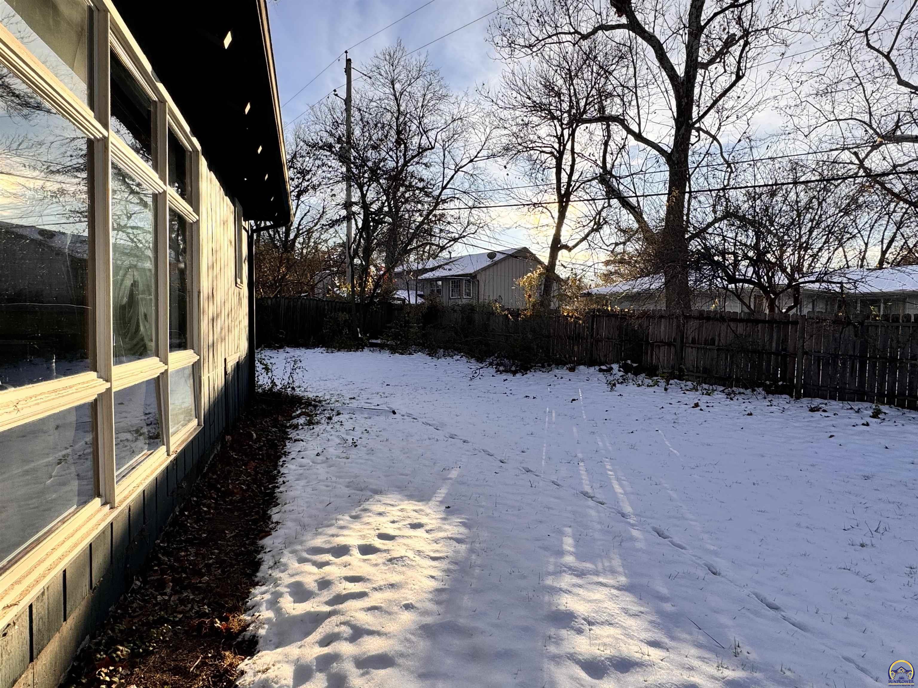 Topeka, Kansas 66611, United States, 5 Bedrooms Bedrooms, ,4 BathroomsBathrooms,Residential,Active,252420