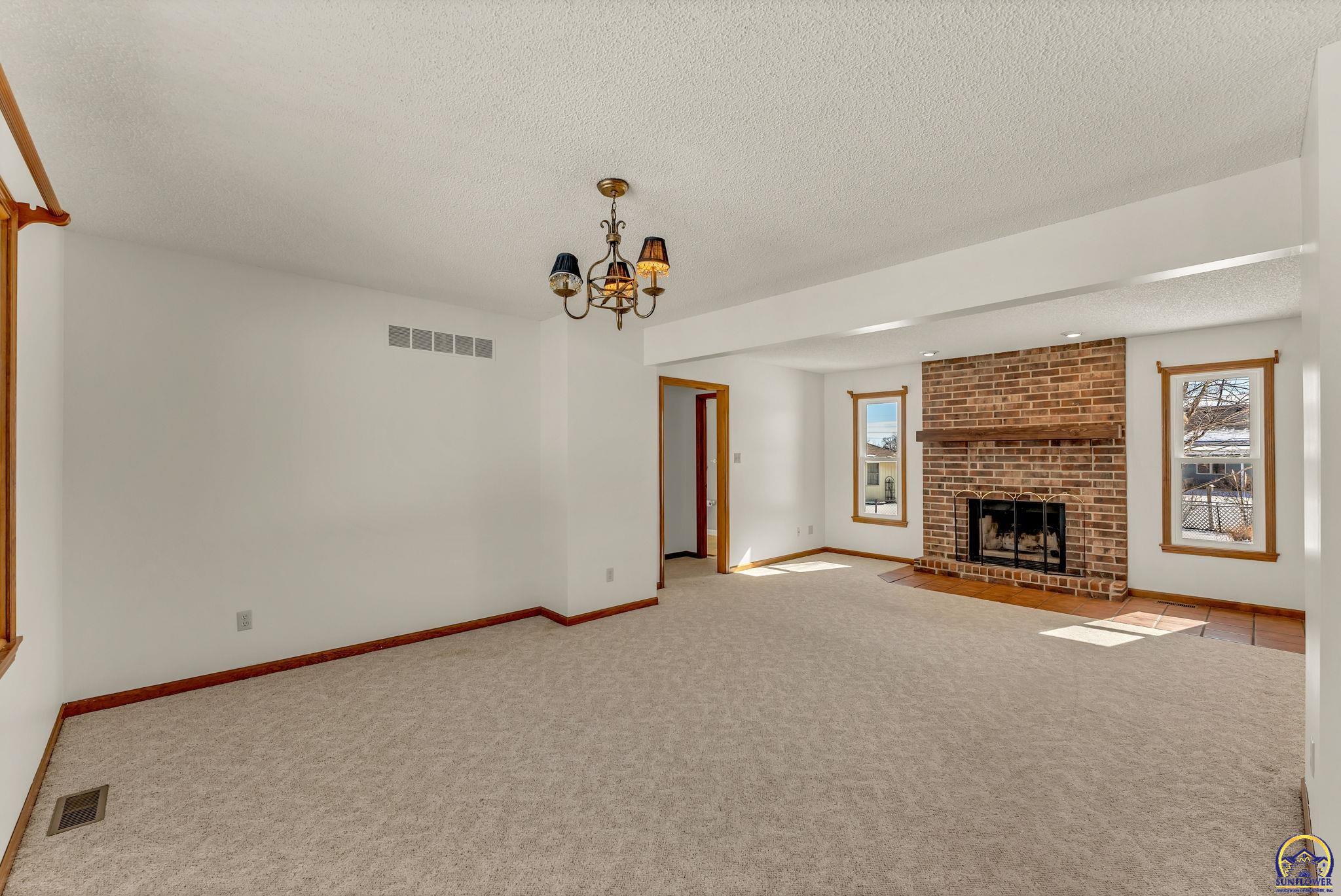 Topeka, Kansas 66610, United States, 3 Bedrooms Bedrooms, ,3 BathroomsBathrooms,Residential,Active,84879