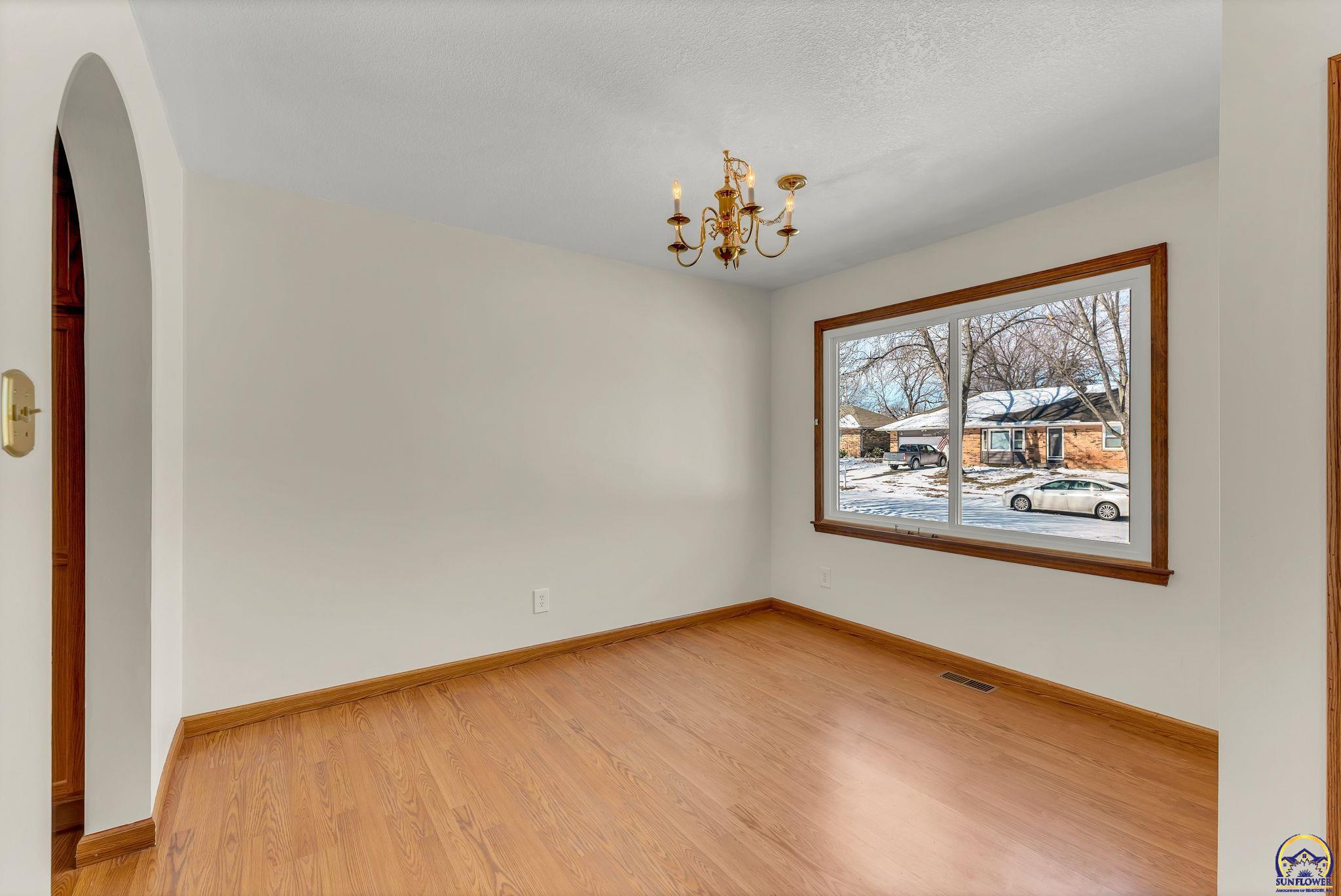 Topeka, Kansas 66610, United States, 3 Bedrooms Bedrooms, ,3 BathroomsBathrooms,Residential,Active,84879