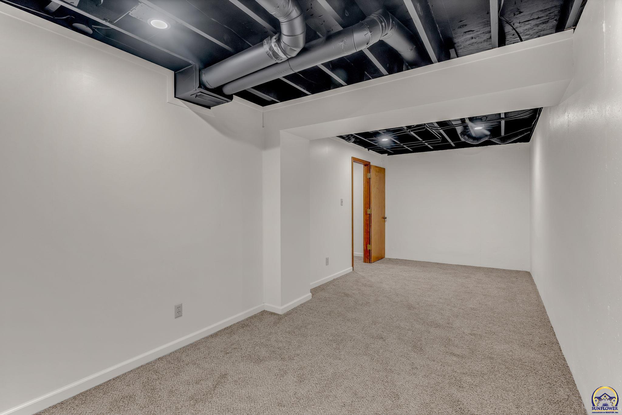 Topeka, Kansas 66610, United States, 3 Bedrooms Bedrooms, ,3 BathroomsBathrooms,Residential,Active,84879