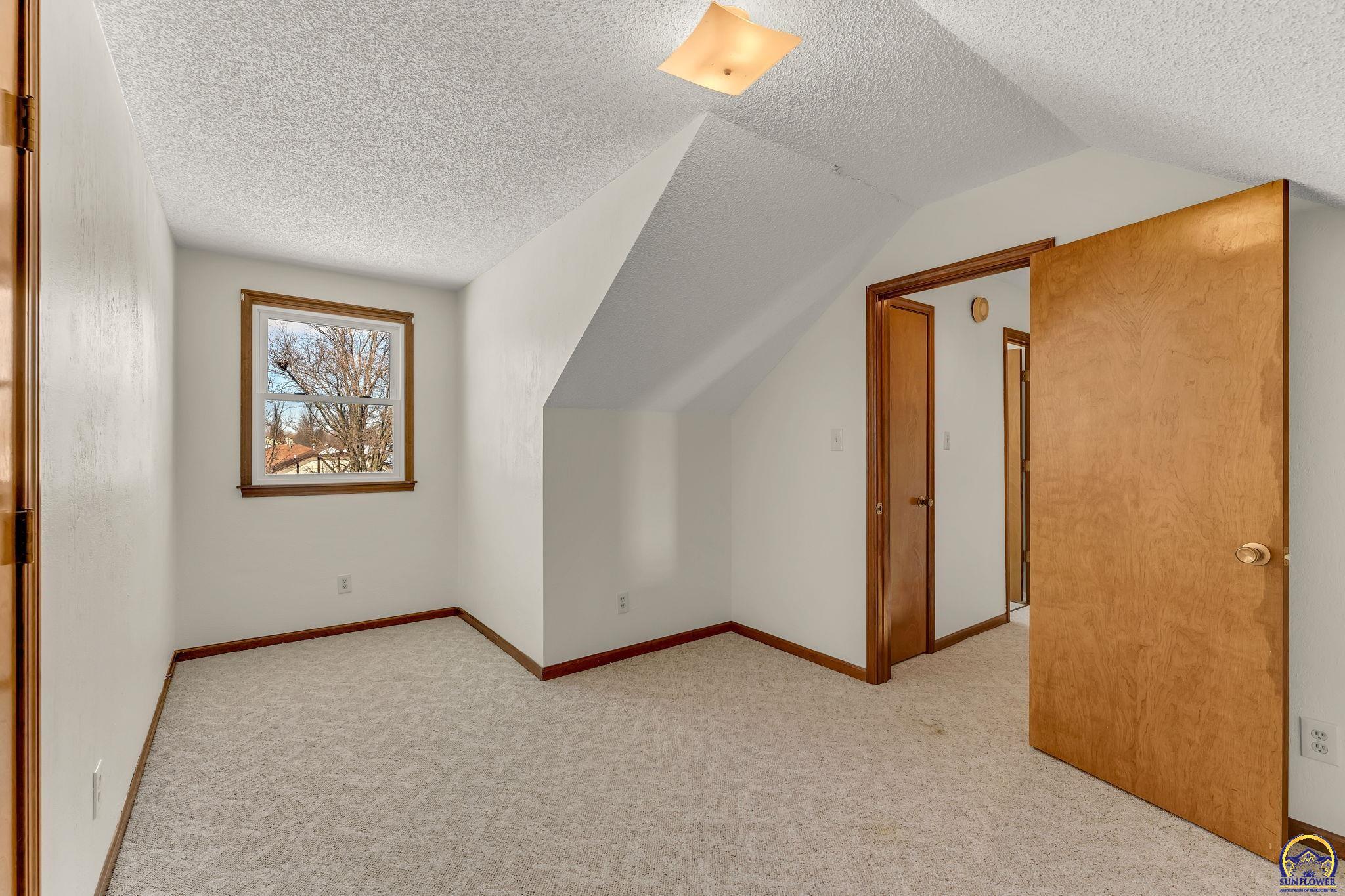 Topeka, Kansas 66610, United States, 3 Bedrooms Bedrooms, ,3 BathroomsBathrooms,Residential,Active,84879