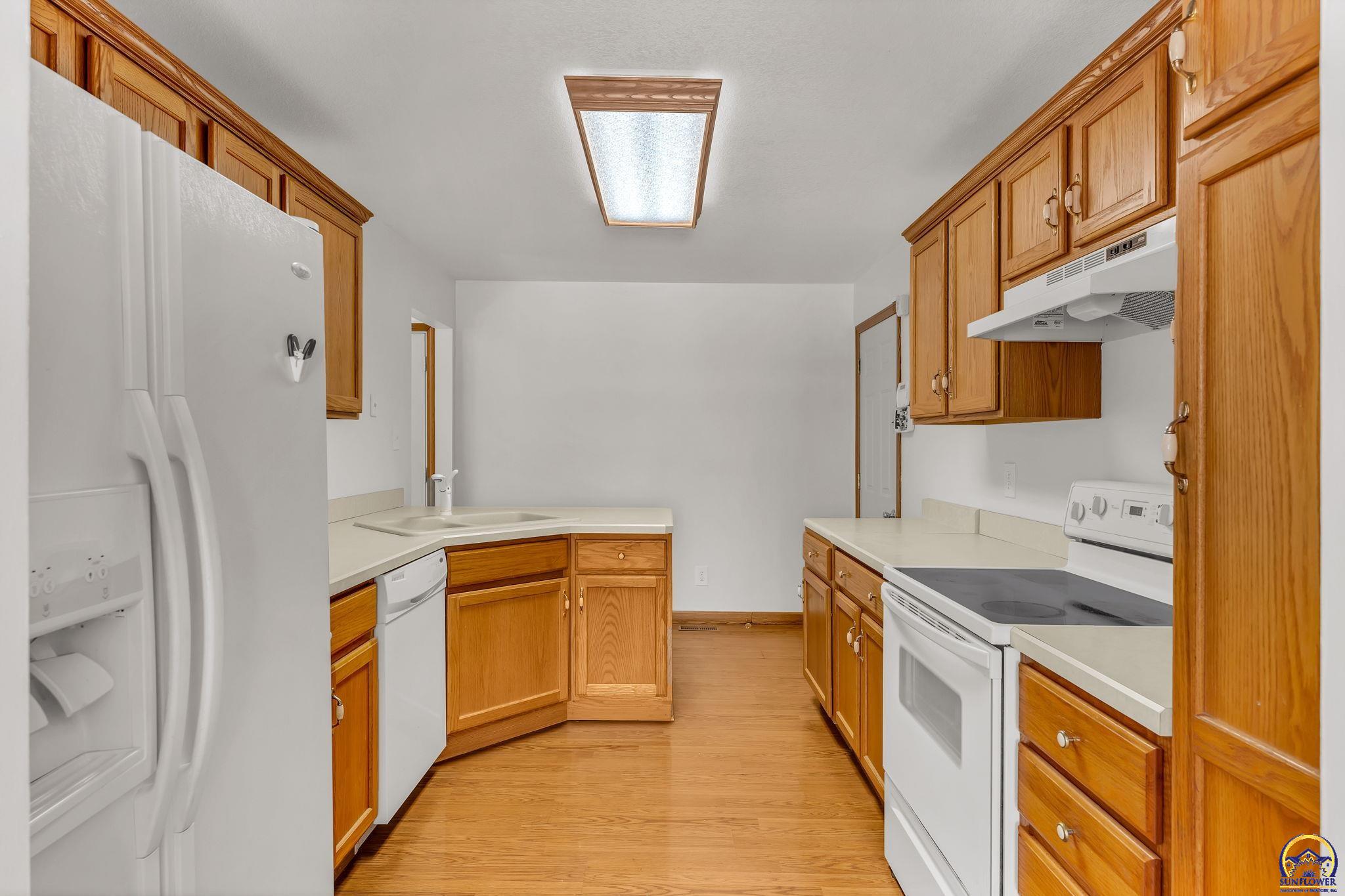 Topeka, Kansas 66610, United States, 3 Bedrooms Bedrooms, ,3 BathroomsBathrooms,Residential,Active,84879