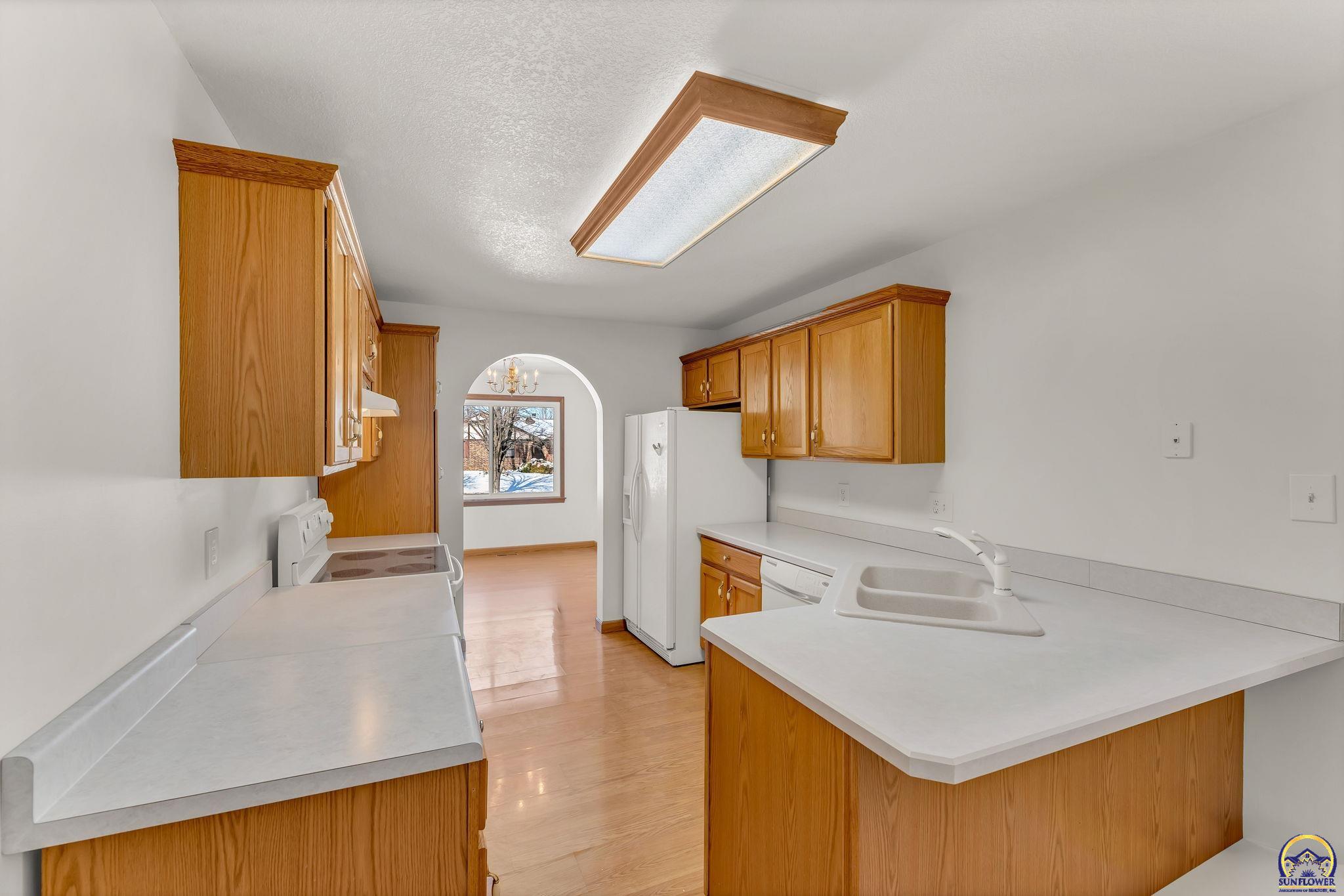 Topeka, Kansas 66610, United States, 3 Bedrooms Bedrooms, ,3 BathroomsBathrooms,Residential,Active,84879