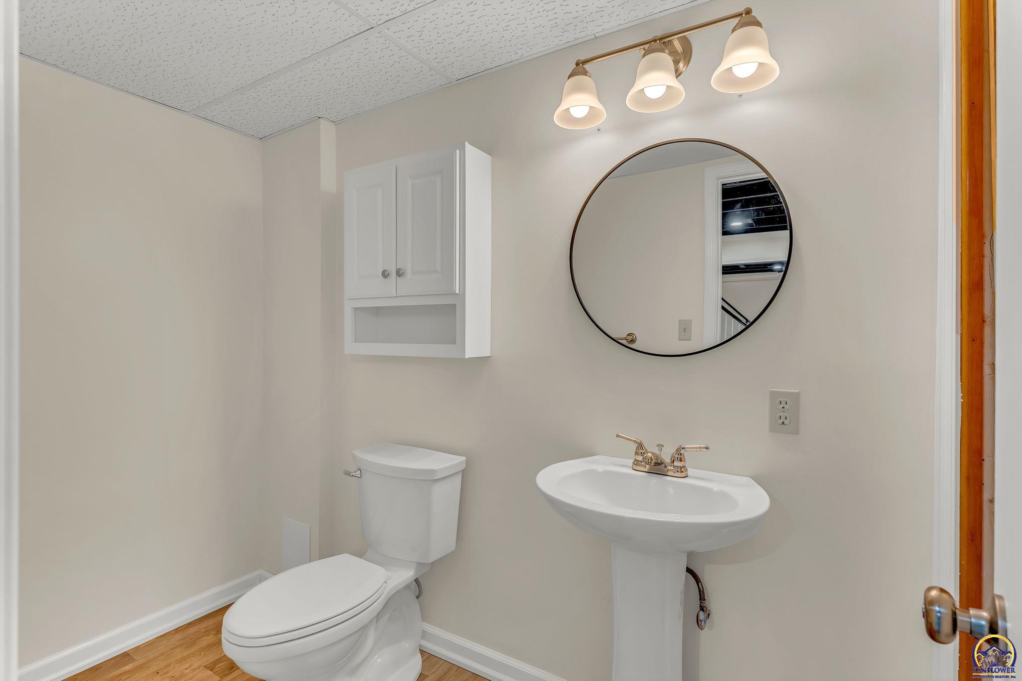 Topeka, Kansas 66610, United States, 3 Bedrooms Bedrooms, ,3 BathroomsBathrooms,Residential,Active,84879