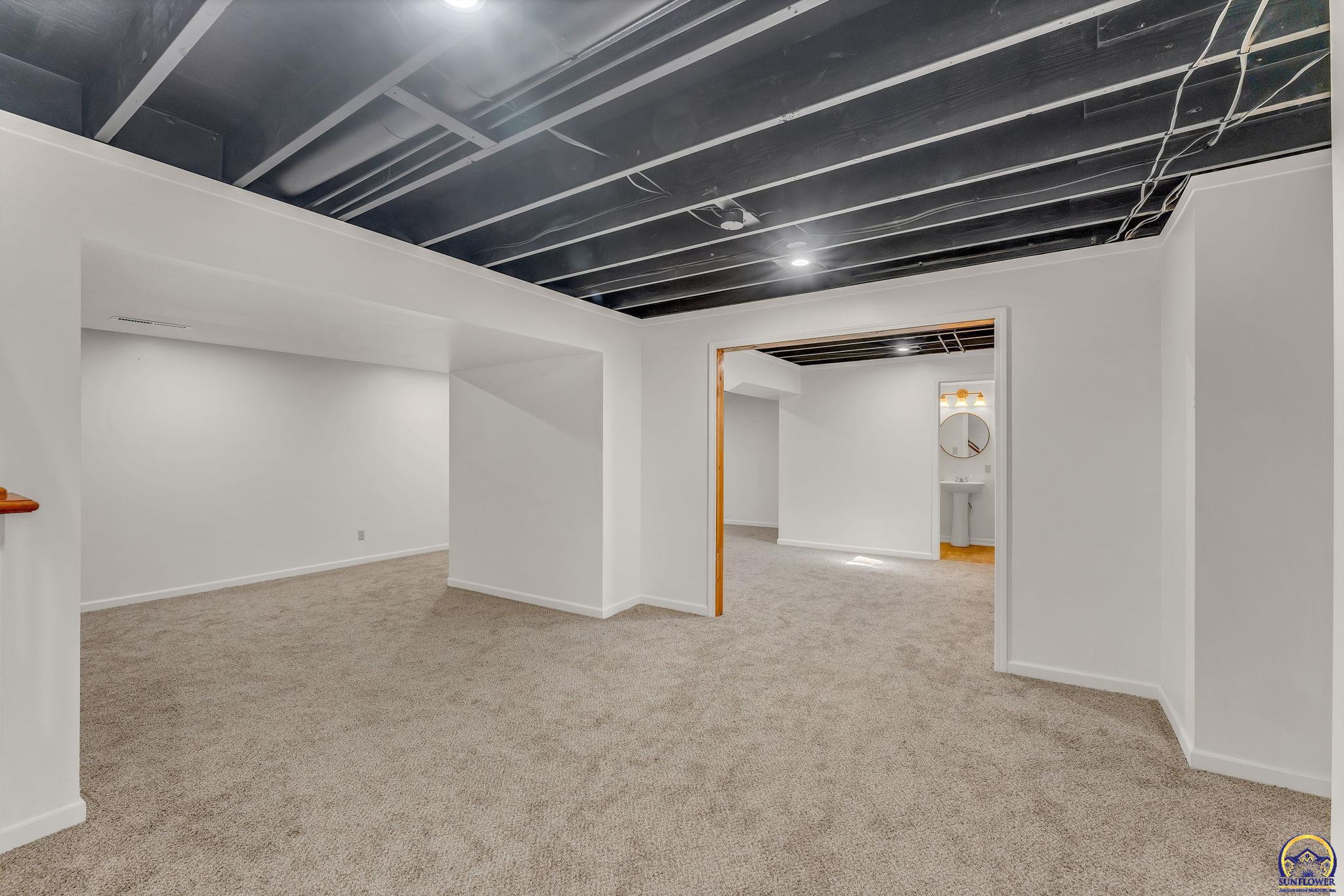 Topeka, Kansas 66610, United States, 3 Bedrooms Bedrooms, ,3 BathroomsBathrooms,Residential,Active,84879