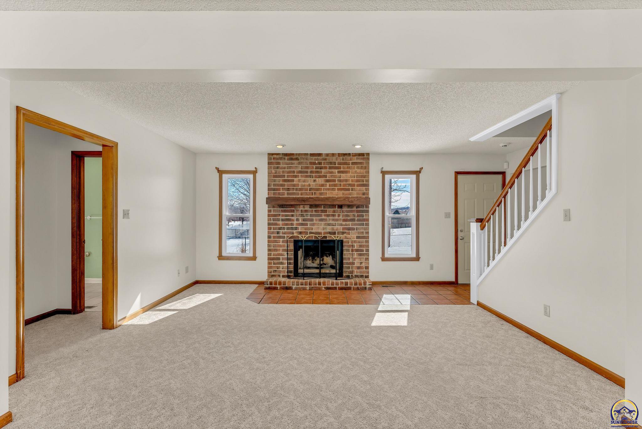 Topeka, Kansas 66610, United States, 3 Bedrooms Bedrooms, ,3 BathroomsBathrooms,Residential,Active,84879