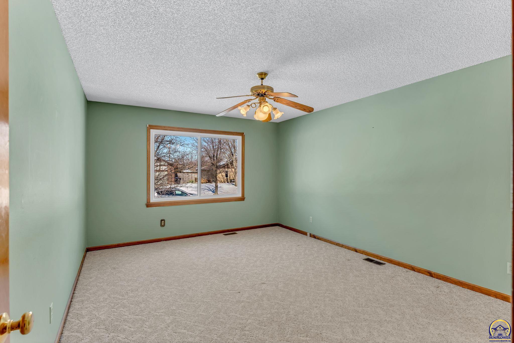 Topeka, Kansas 66610, United States, 3 Bedrooms Bedrooms, ,3 BathroomsBathrooms,Residential,Active,84879