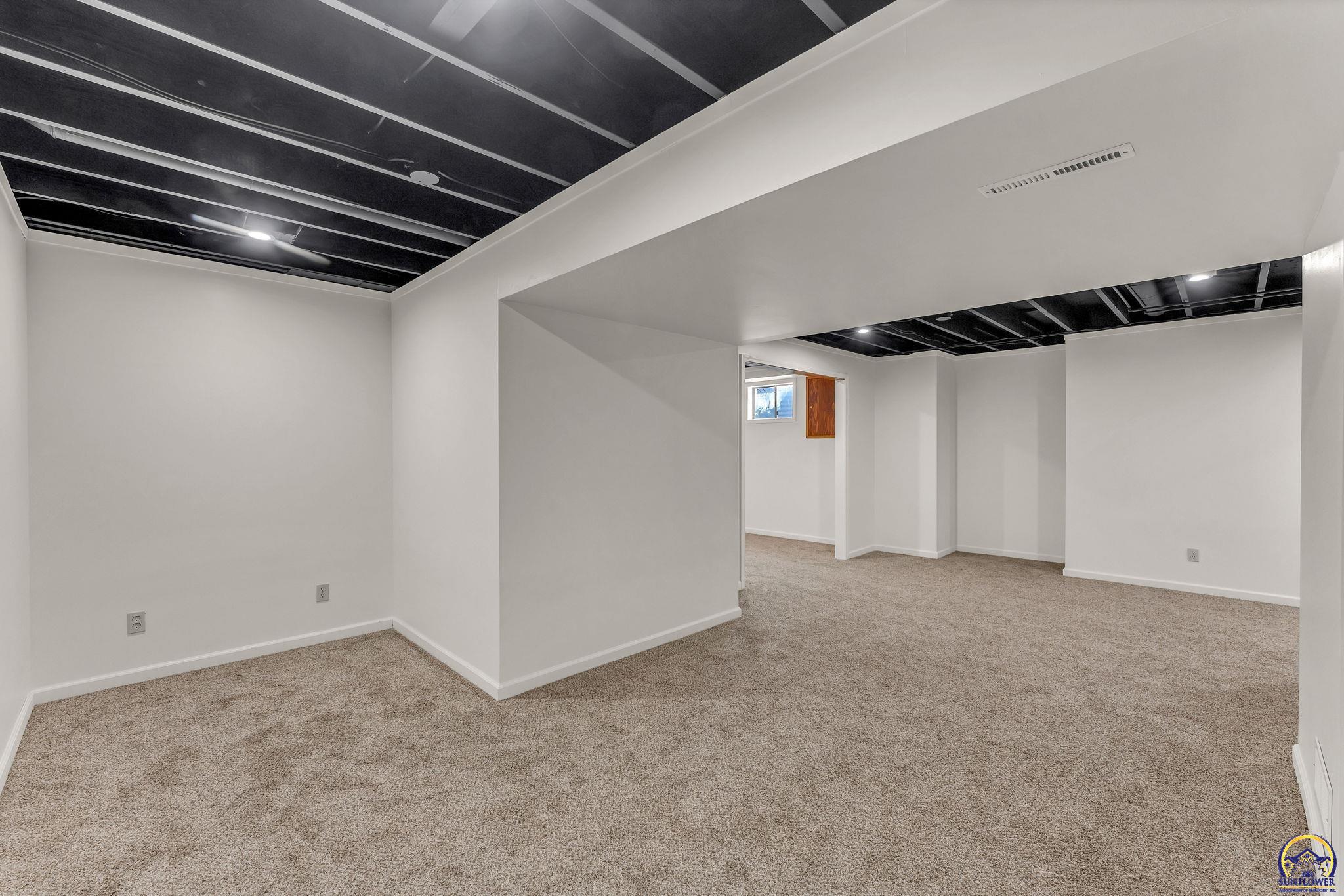 Topeka, Kansas 66610, United States, 3 Bedrooms Bedrooms, ,3 BathroomsBathrooms,Residential,Active,84879