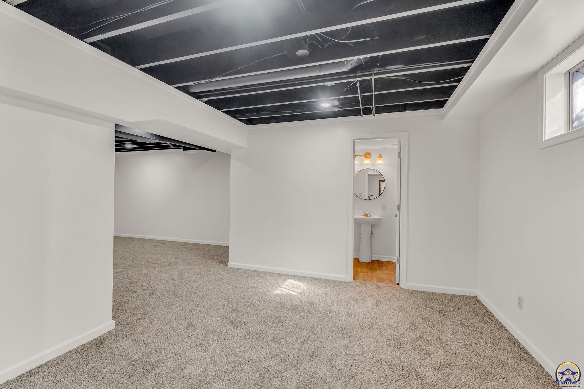 Topeka, Kansas 66610, United States, 3 Bedrooms Bedrooms, ,3 BathroomsBathrooms,Residential,Active,84879