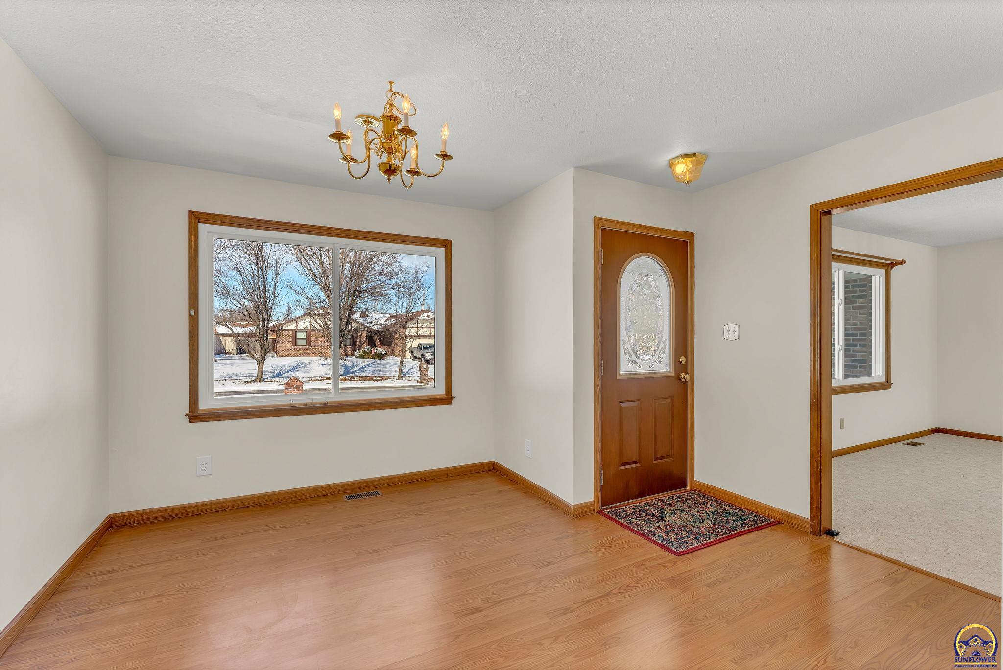 Topeka, Kansas 66610, United States, 3 Bedrooms Bedrooms, ,3 BathroomsBathrooms,Residential,Active,84879