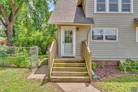 Tiny photo for 3324 SW Front St, Topeka, KS 66606 (MLS # 244917)