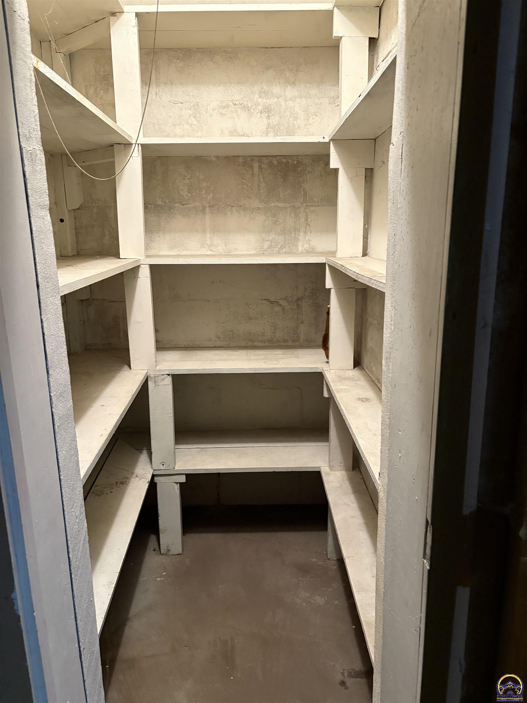 Topeka, Kansas 66604, United States, 2 Bedrooms Bedrooms, ,2 BathroomsBathrooms,Residential,Pending,9791