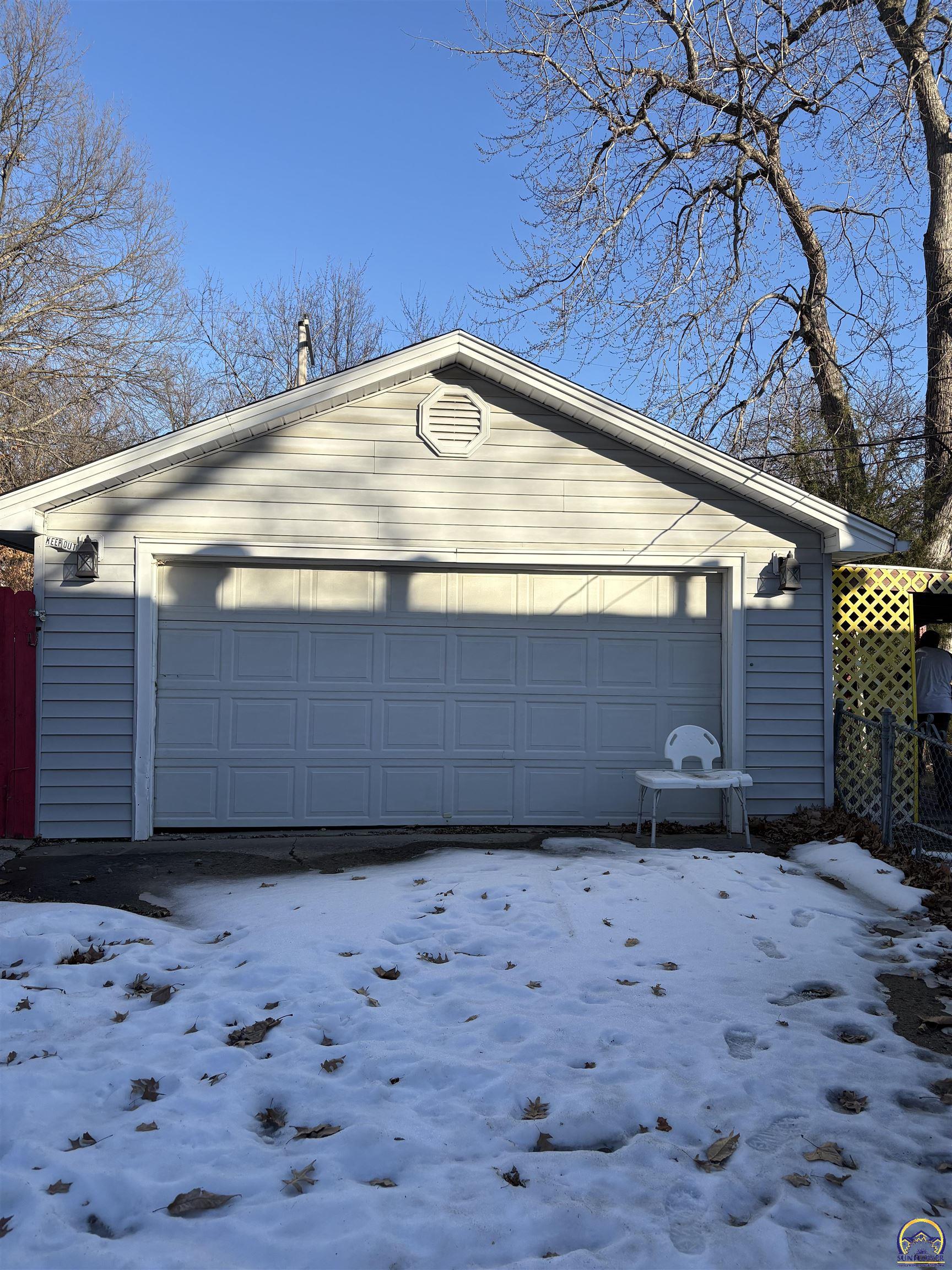 Topeka, Kansas 66604, United States, 2 Bedrooms Bedrooms, ,2 BathroomsBathrooms,Residential,Pending,9791