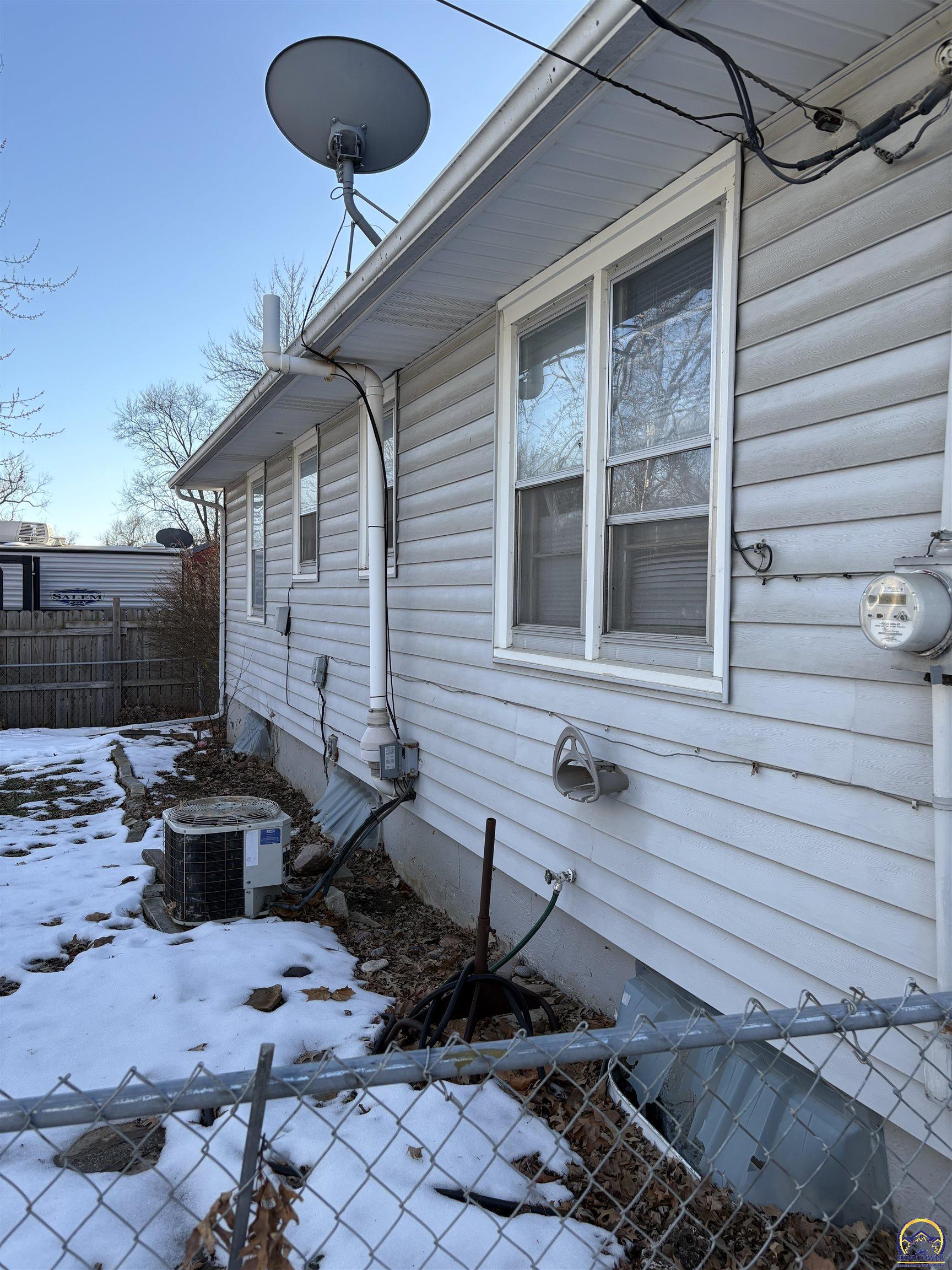 Topeka, Kansas 66604, United States, 2 Bedrooms Bedrooms, ,2 BathroomsBathrooms,Residential,Pending,9791