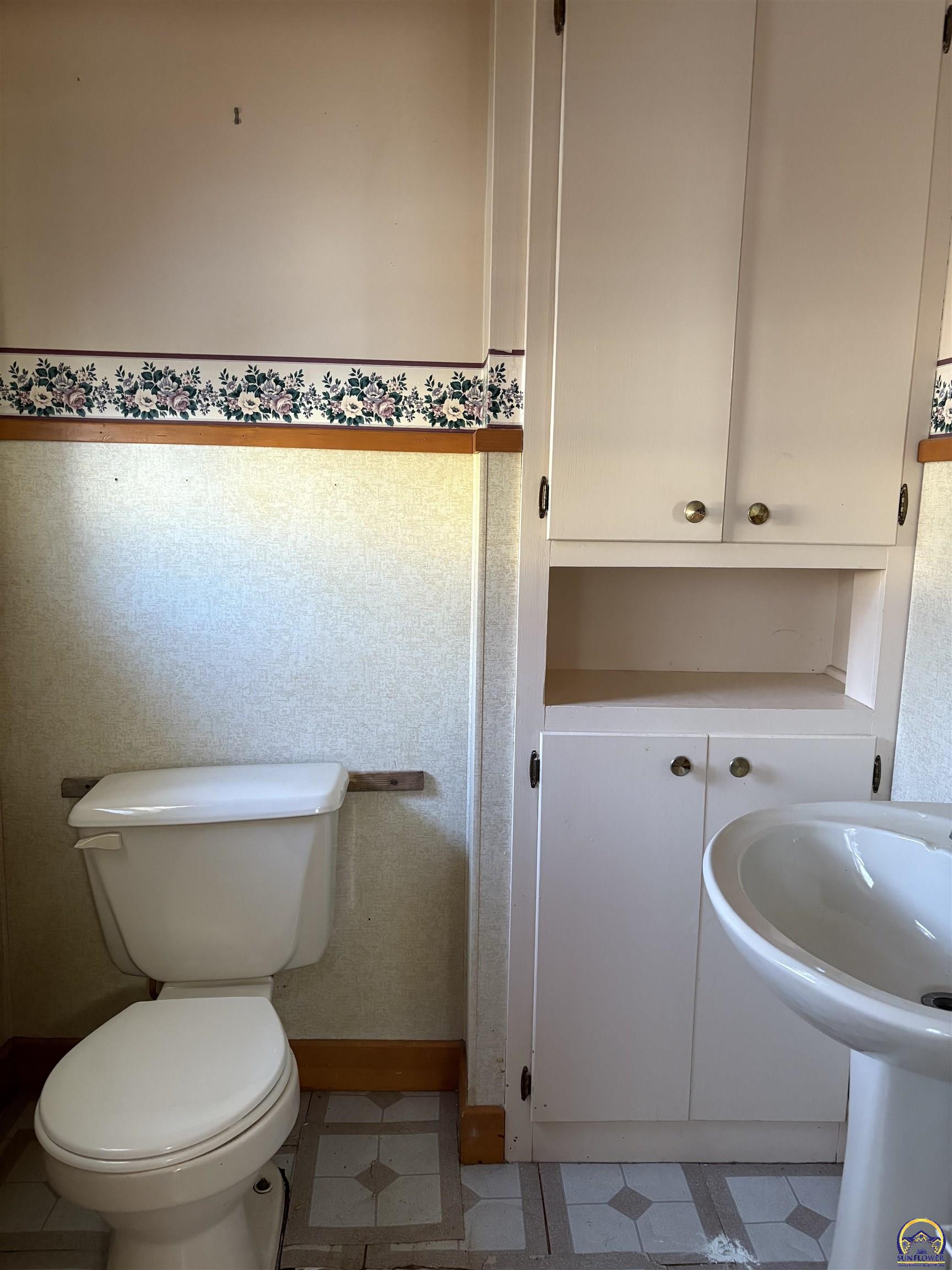 Topeka, Kansas 66604, United States, 2 Bedrooms Bedrooms, ,2 BathroomsBathrooms,Residential,Pending,9791