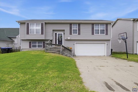 Photo of 1412 SW 72nd Pl, Topeka, KS 66619 (MLS # 247093)