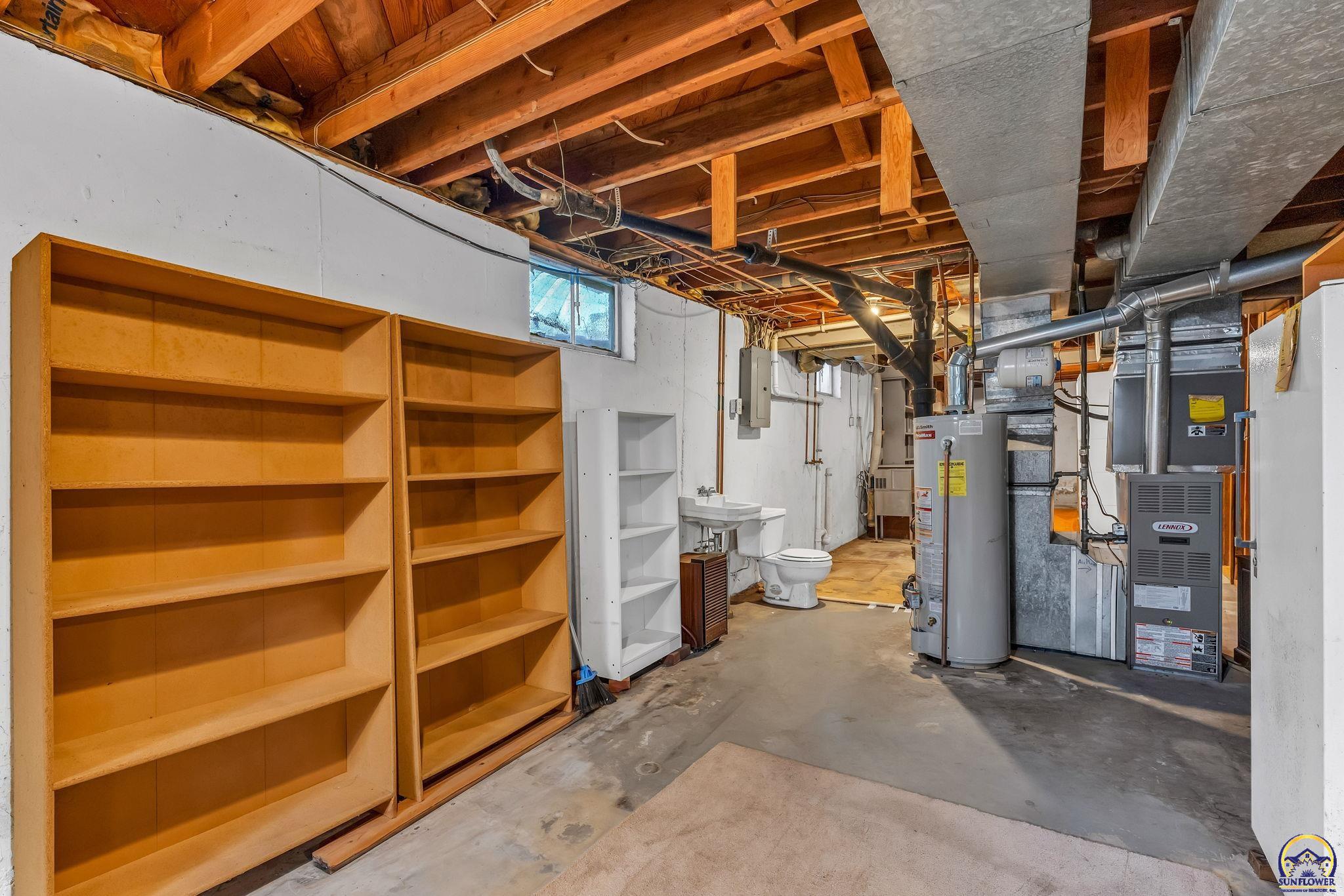 Topeka, Kansas 66614, United States, 3 Bedrooms Bedrooms, ,1 BathroomBathrooms,Residential,Pending,128556