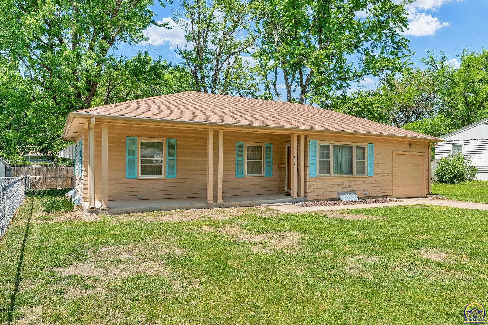 Topeka, Kansas 66614, United States, 3 Bedrooms Bedrooms, ,1 BathroomBathrooms,Residential,Pending,128556