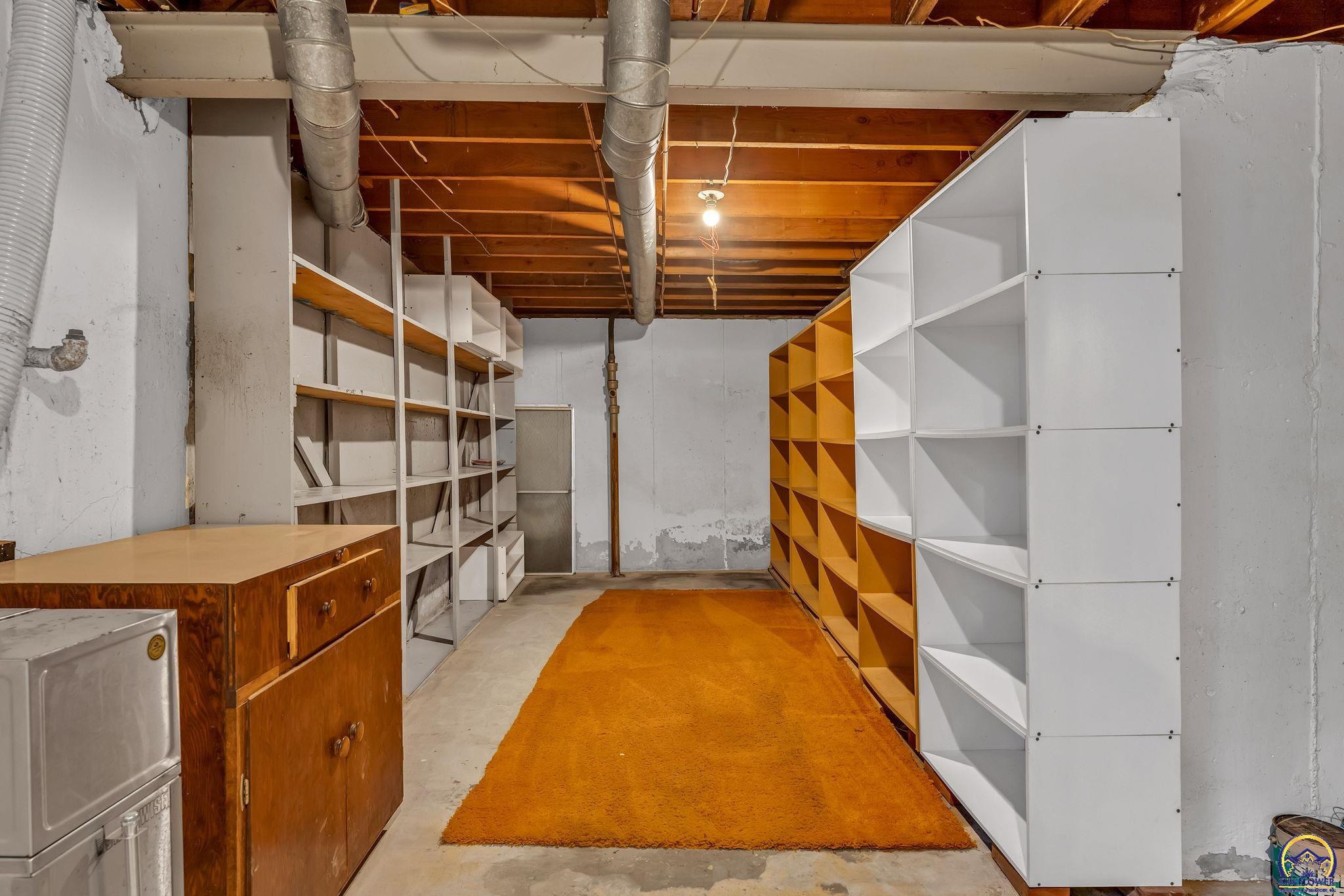 Topeka, Kansas 66614, United States, 3 Bedrooms Bedrooms, ,1 BathroomBathrooms,Residential,Pending,128556