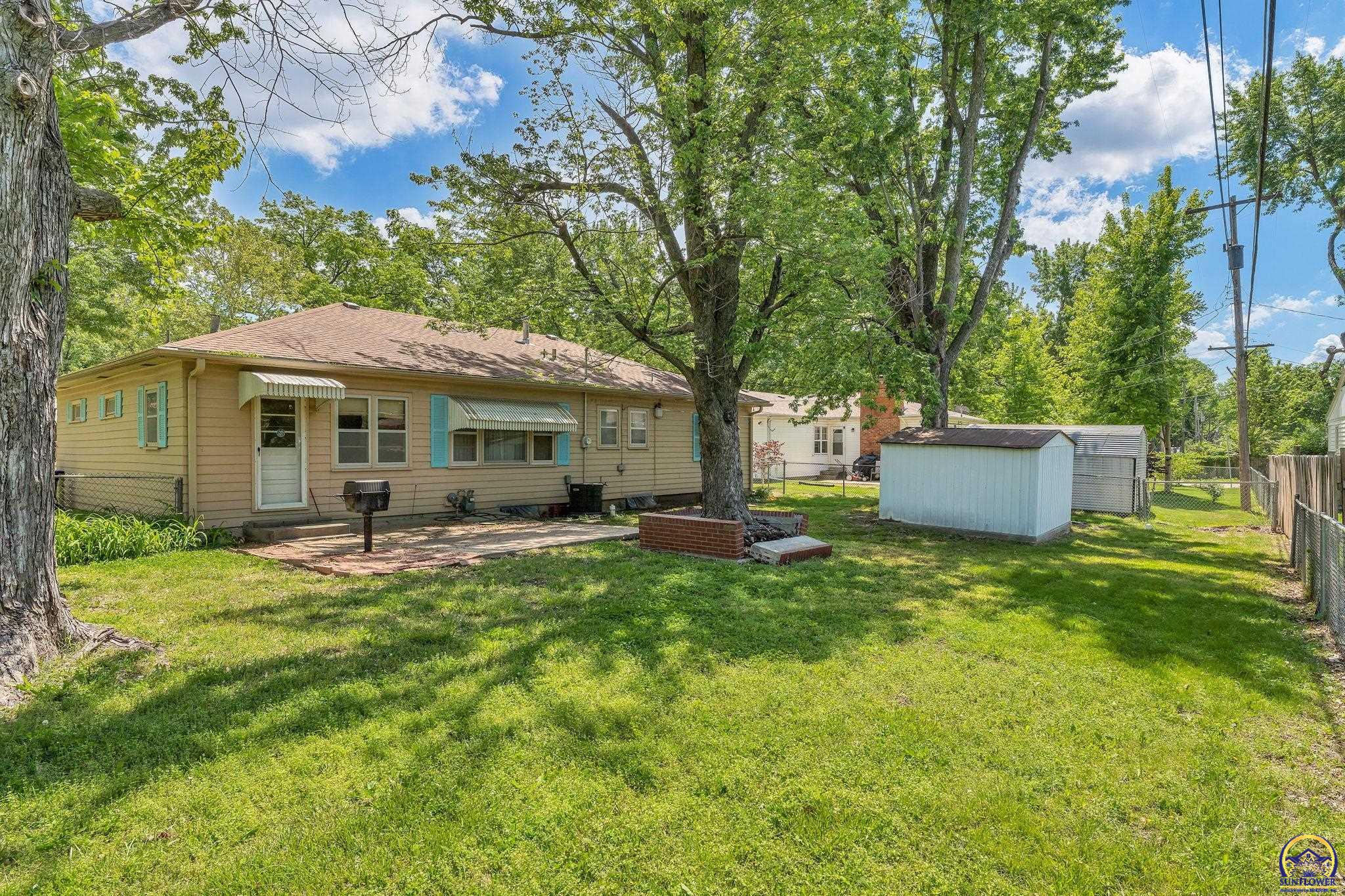 Topeka, Kansas 66614, United States, 3 Bedrooms Bedrooms, ,1 BathroomBathrooms,Residential,Pending,128556