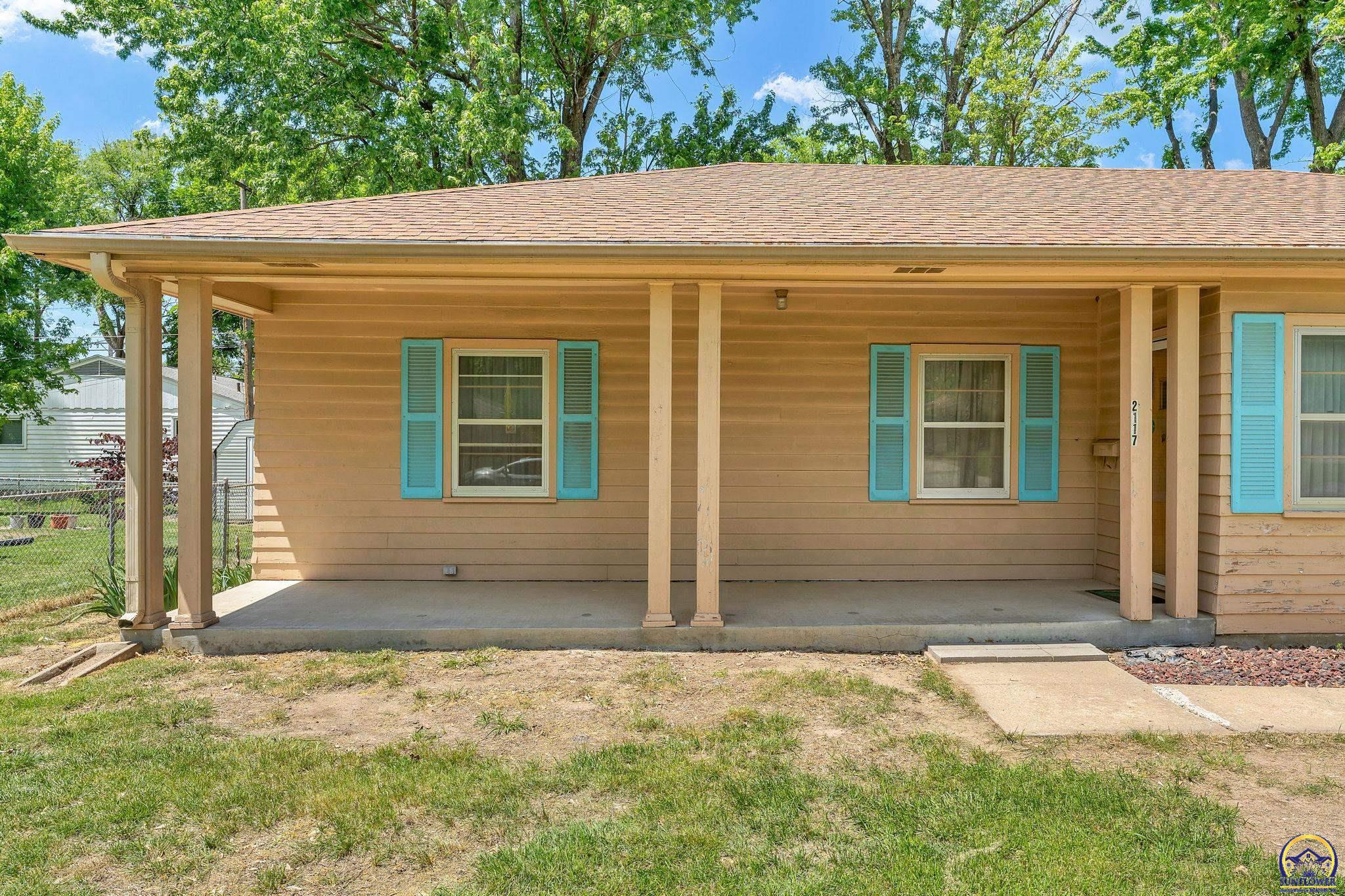 Topeka, Kansas 66614, United States, 3 Bedrooms Bedrooms, ,1 BathroomBathrooms,Residential,Pending,128556