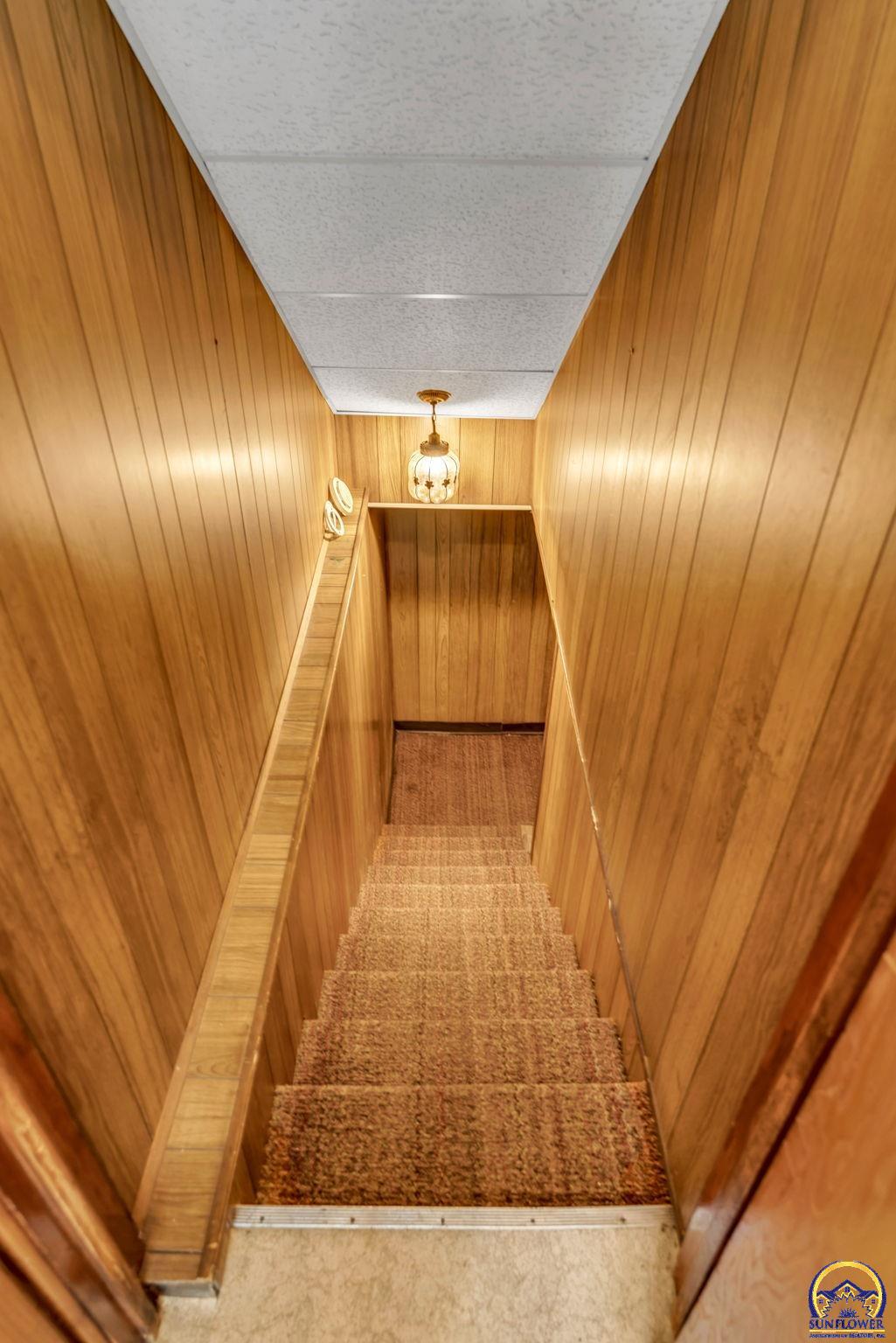 Topeka, Kansas 66614, United States, 3 Bedrooms Bedrooms, ,1 BathroomBathrooms,Residential,Pending,128556