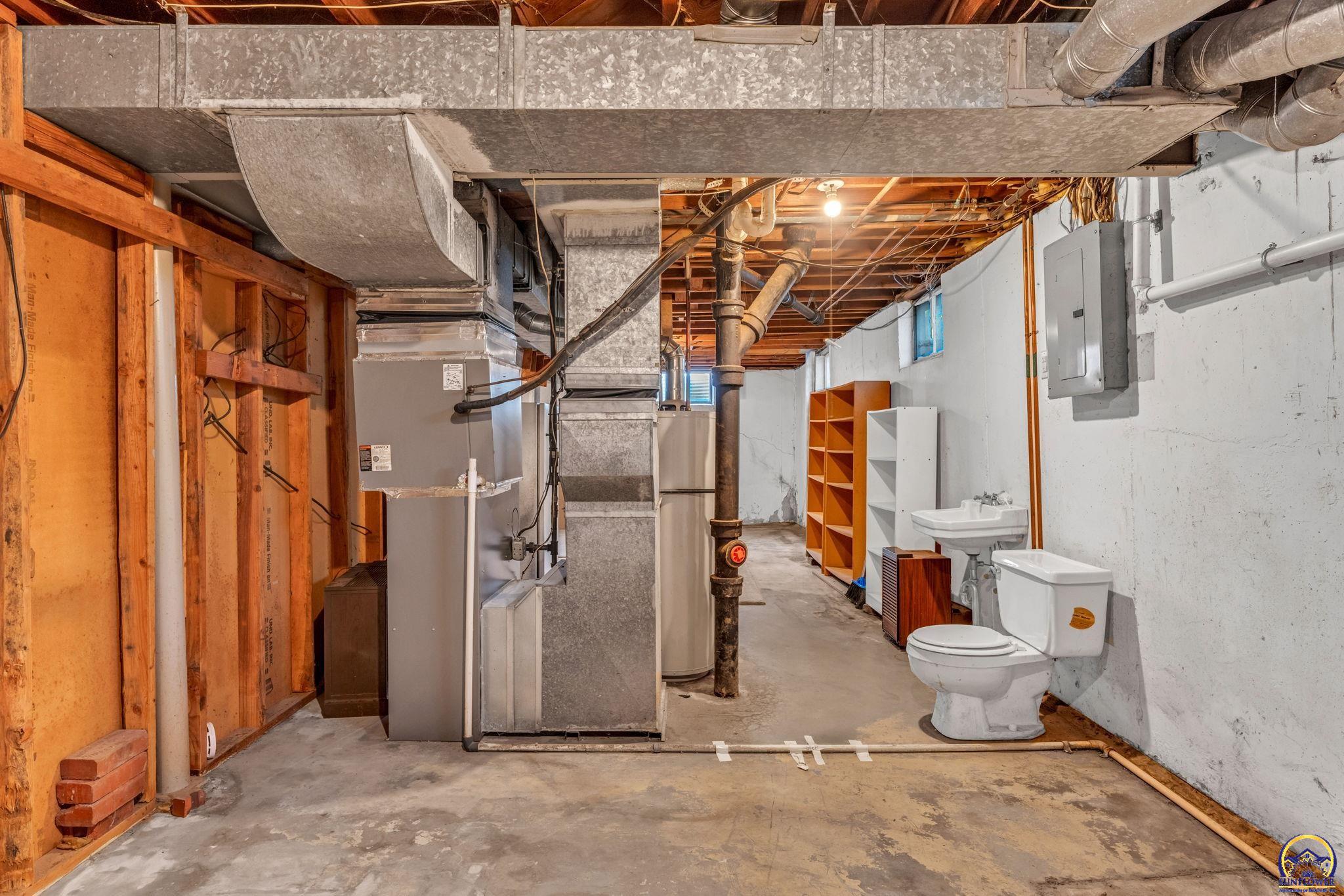 Topeka, Kansas 66614, United States, 3 Bedrooms Bedrooms, ,1 BathroomBathrooms,Residential,Pending,128556