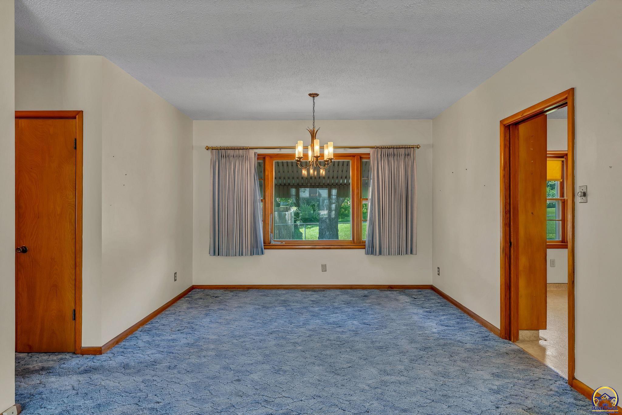 Topeka, Kansas 66614, United States, 3 Bedrooms Bedrooms, ,1 BathroomBathrooms,Residential,Pending,128556