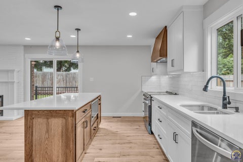 Tiny photo for 1508 SW Ward Pkwy, Topeka, KS 66604 (MLS # 245332)