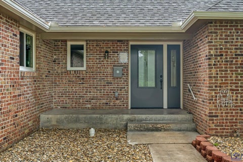 Tiny photo for 1508 SW Ward Pkwy, Topeka, KS 66604 (MLS # 245332)