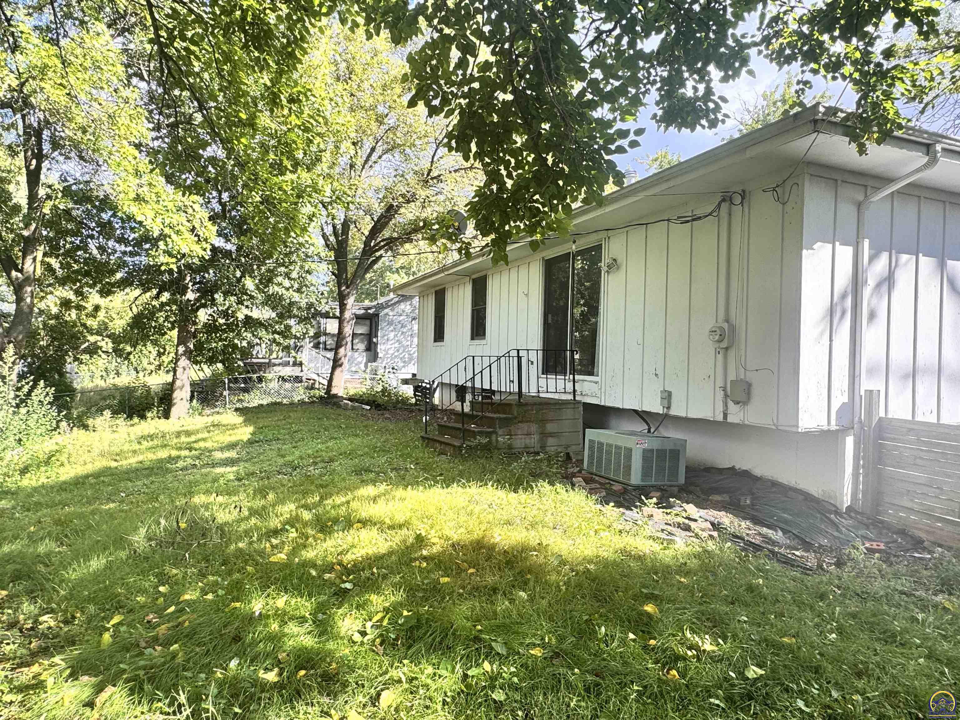 Topeka, Kansas 66614, United States, 3 Bedrooms Bedrooms, ,2 BathroomsBathrooms,Residential,Active,215859