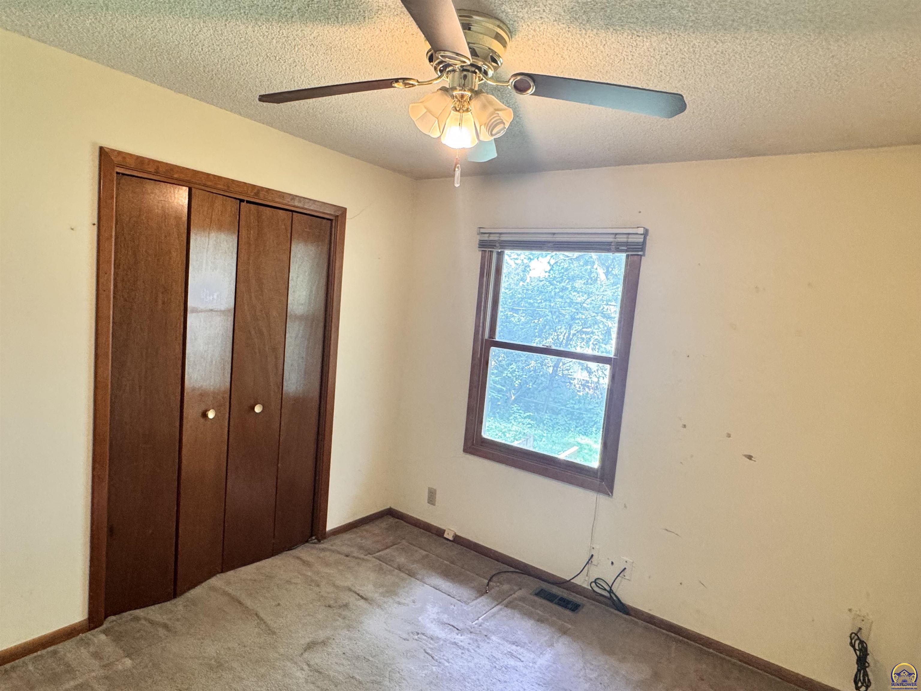 Topeka, Kansas 66614, United States, 3 Bedrooms Bedrooms, ,2 BathroomsBathrooms,Residential,Active,215859