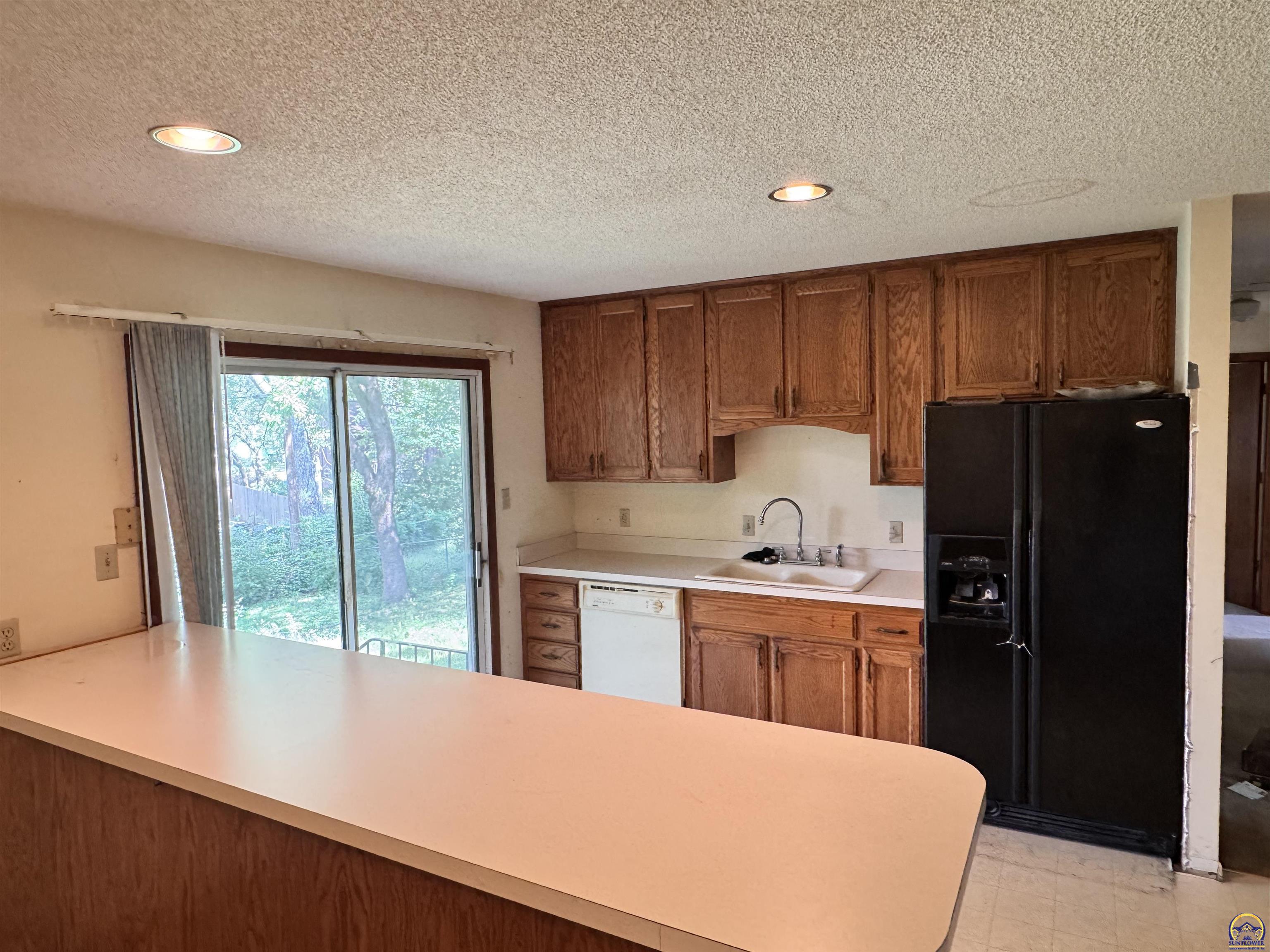 Topeka, Kansas 66614, United States, 3 Bedrooms Bedrooms, ,2 BathroomsBathrooms,Residential,Active,215859