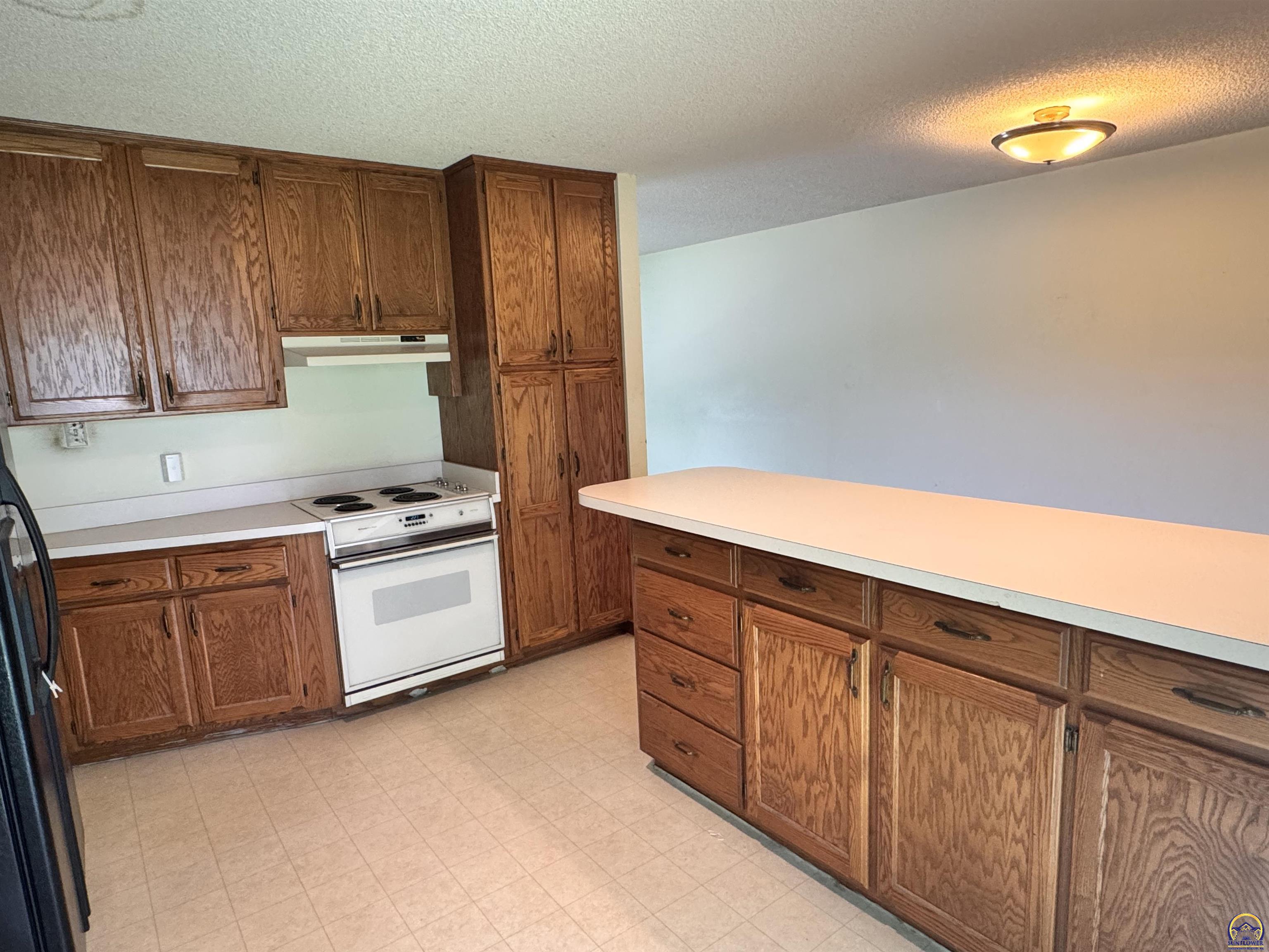 Topeka, Kansas 66614, United States, 3 Bedrooms Bedrooms, ,2 BathroomsBathrooms,Residential,Active,215859