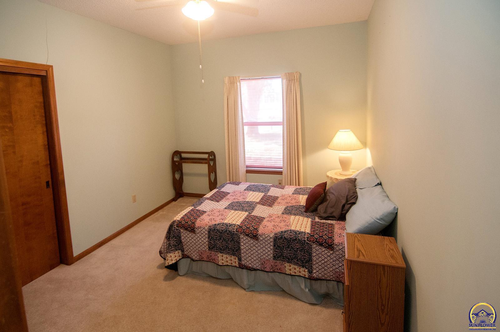 Topeka, Kansas 66605, United States, 3 Bedrooms Bedrooms, ,3 BathroomsBathrooms,Residential,Pending,43656