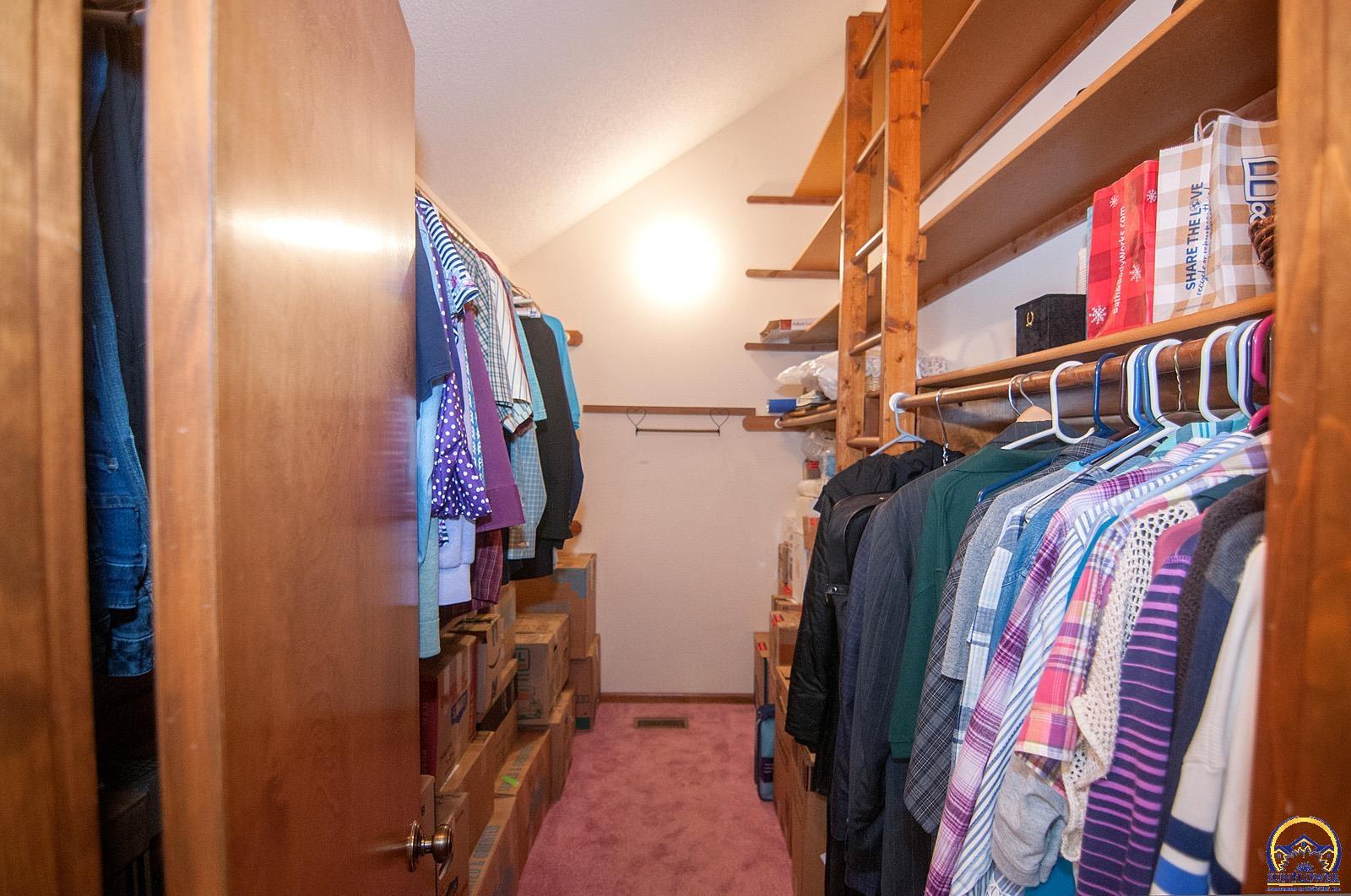 Topeka, Kansas 66605, United States, 3 Bedrooms Bedrooms, ,3 BathroomsBathrooms,Residential,Pending,43656