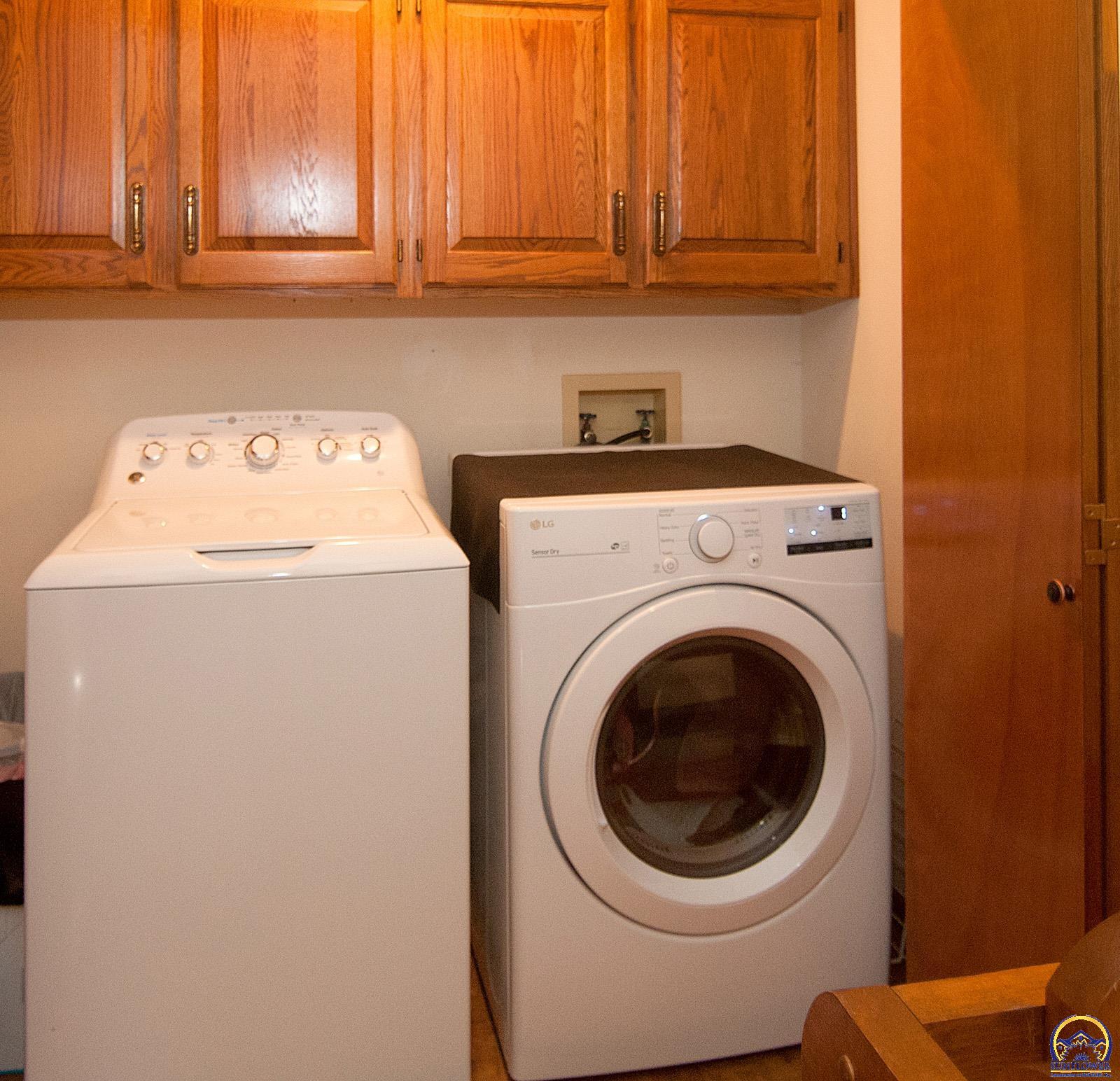 Topeka, Kansas 66605, United States, 3 Bedrooms Bedrooms, ,3 BathroomsBathrooms,Residential,Pending,43656