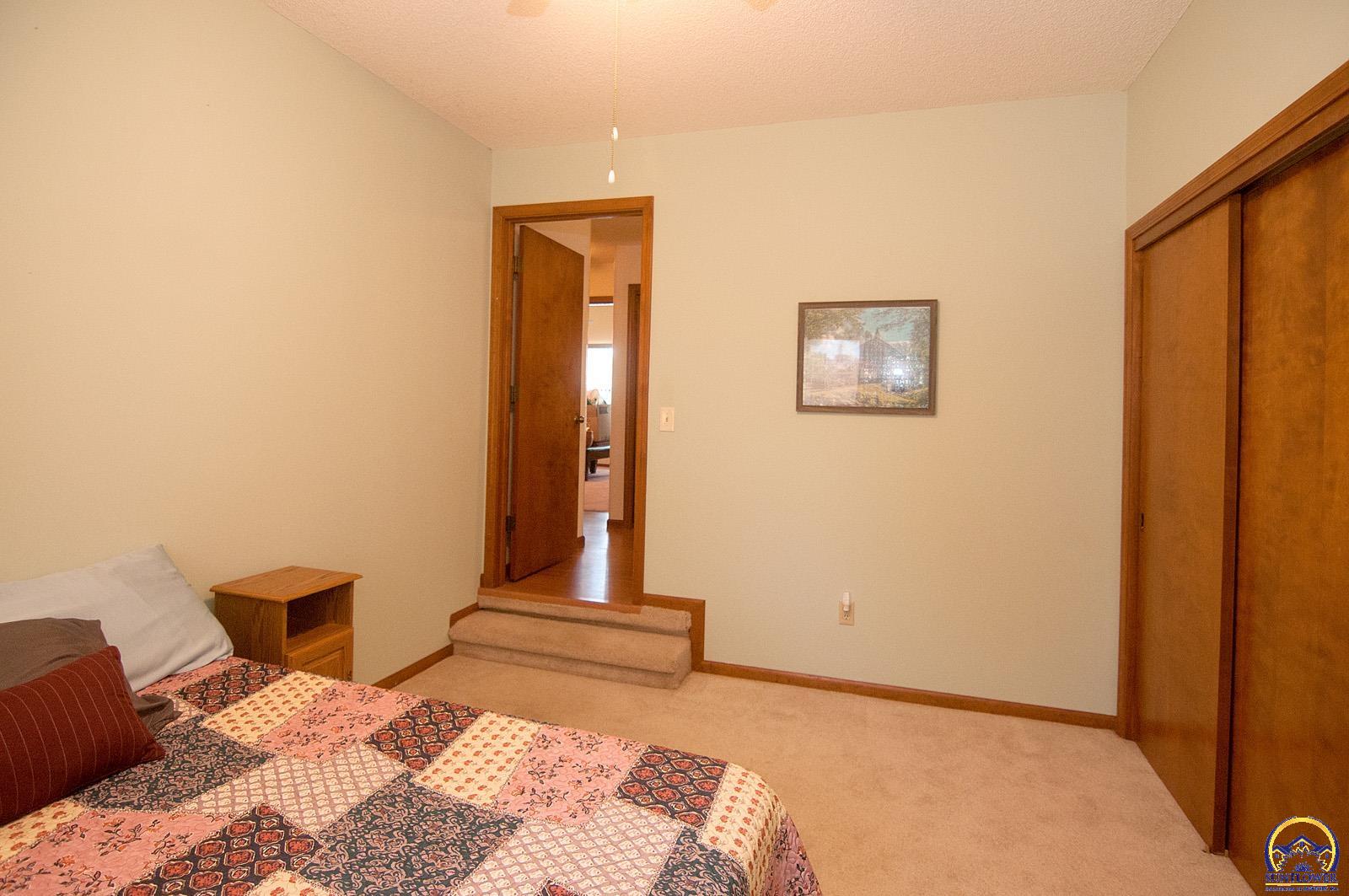 Topeka, Kansas 66605, United States, 3 Bedrooms Bedrooms, ,3 BathroomsBathrooms,Residential,Pending,43656