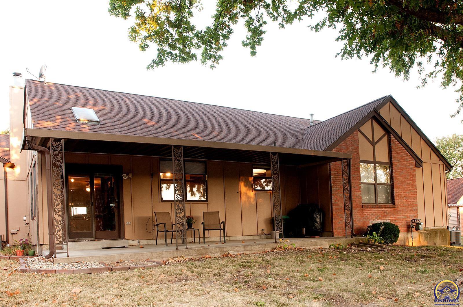 Topeka, Kansas 66605, United States, 3 Bedrooms Bedrooms, ,3 BathroomsBathrooms,Residential,Pending,43656