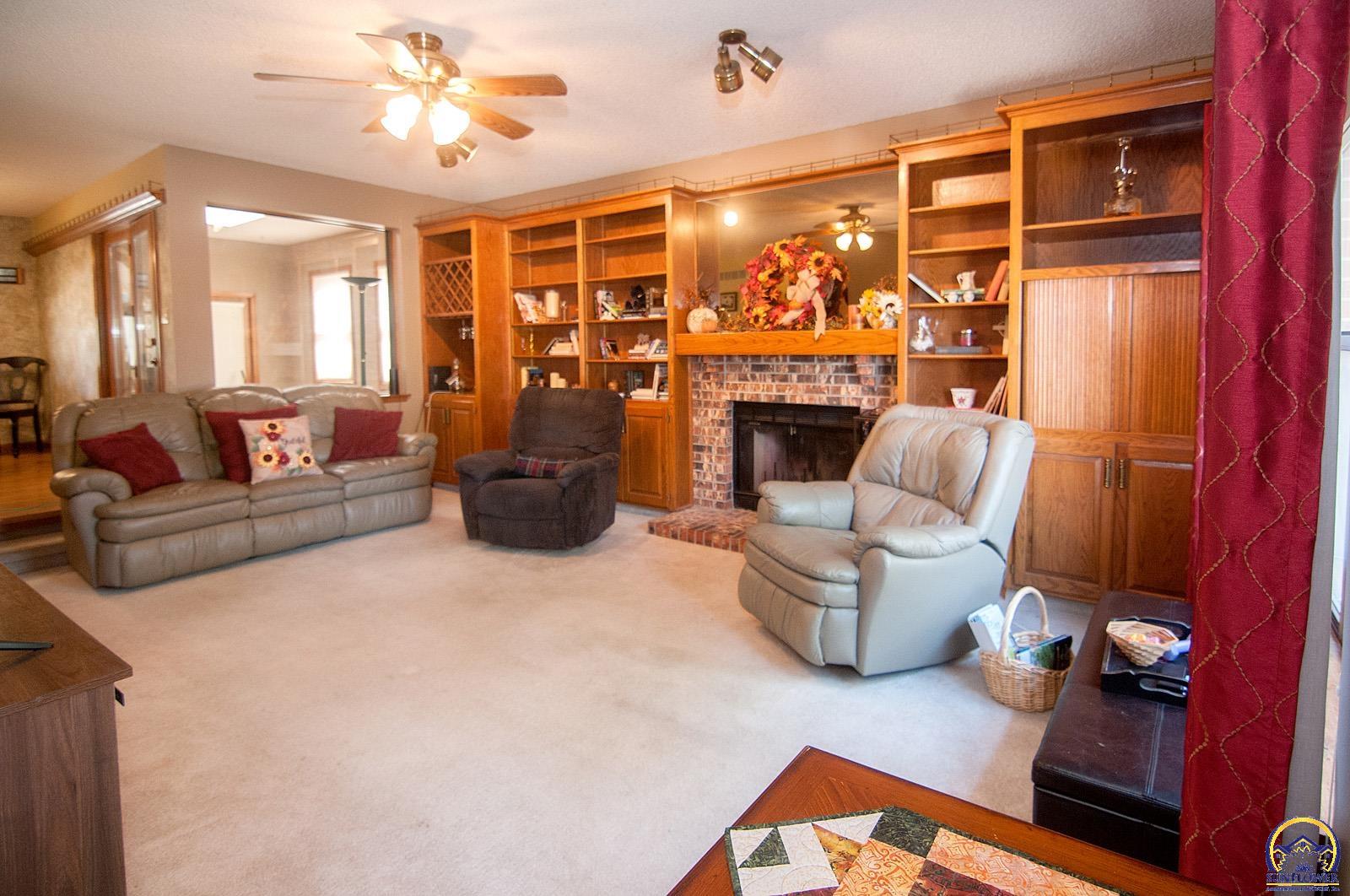 Topeka, Kansas 66605, United States, 3 Bedrooms Bedrooms, ,3 BathroomsBathrooms,Residential,Pending,43656