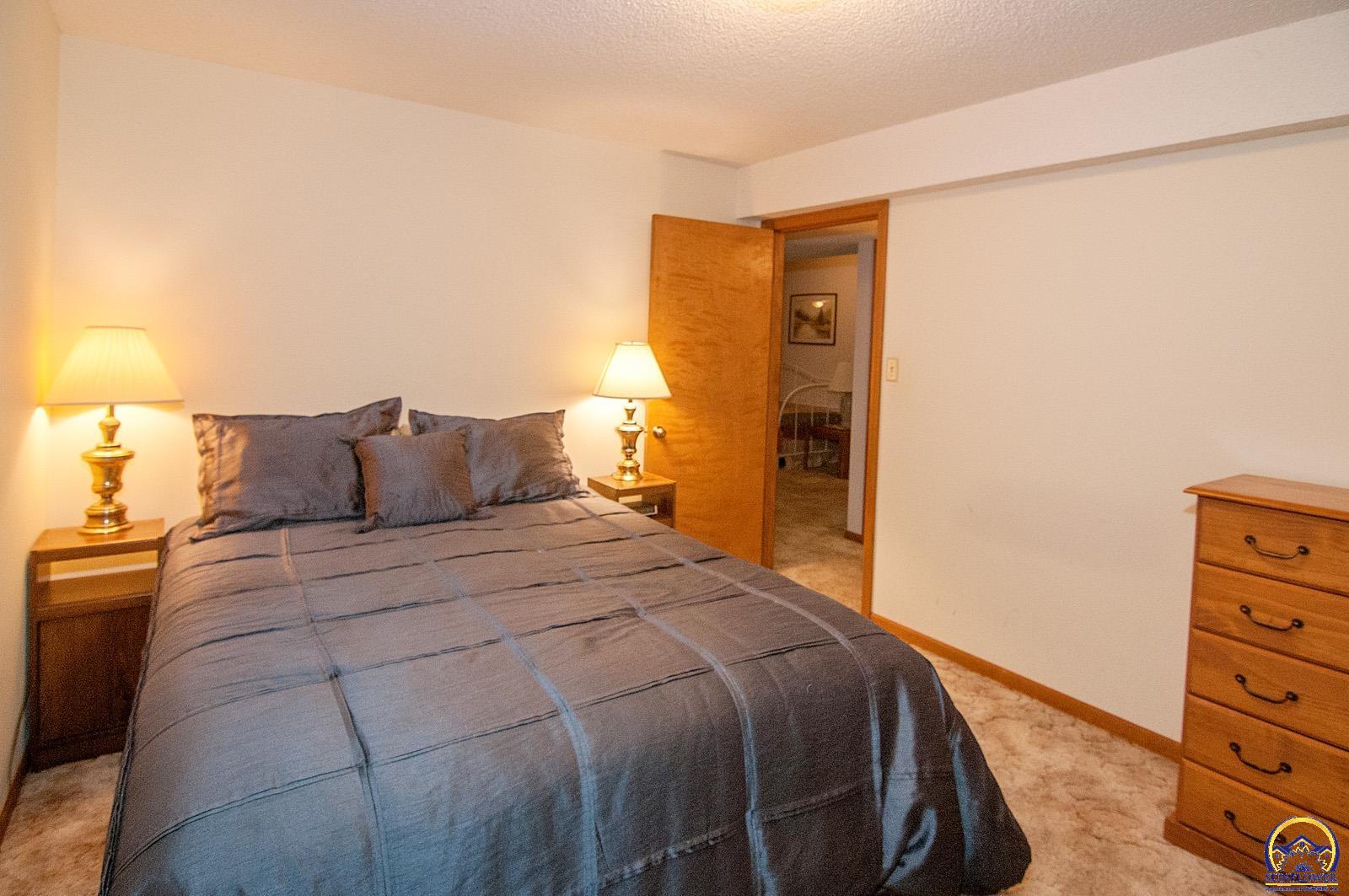 Topeka, Kansas 66605, United States, 3 Bedrooms Bedrooms, ,3 BathroomsBathrooms,Residential,Pending,43656