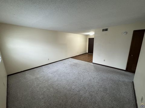 Tiny photo for 12091211 Yuma St, Manhattan, KS 66502 (MLS # 243772)
