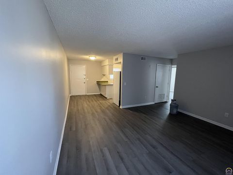 Tiny photo for 12091211 Yuma St, Manhattan, KS 66502 (MLS # 243772)