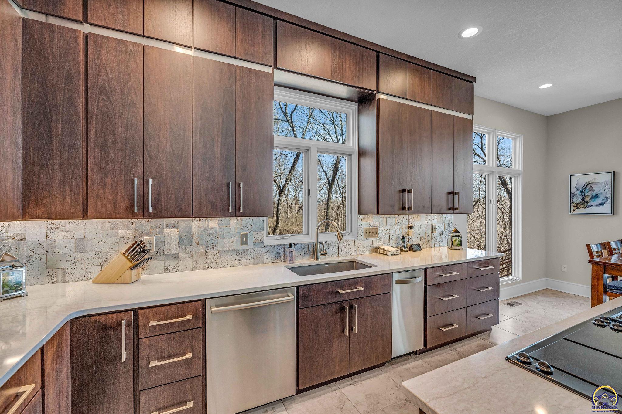 Topeka, Kansas 66615, United States, 4 Bedrooms Bedrooms, ,4 BathroomsBathrooms,Residential,Pending,64038