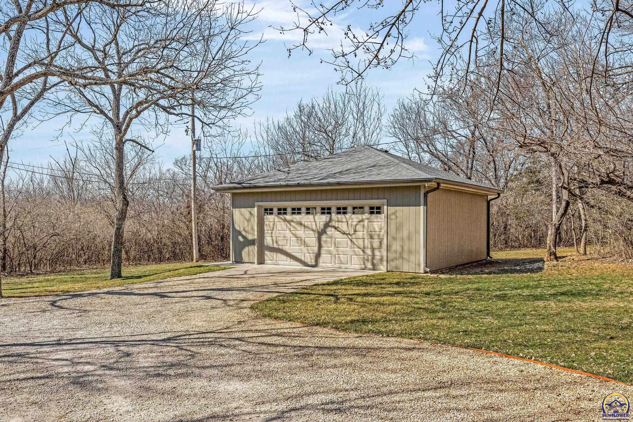 Topeka, Kansas 66615, United States, 4 Bedrooms Bedrooms, ,4 BathroomsBathrooms,Residential,Pending,64038